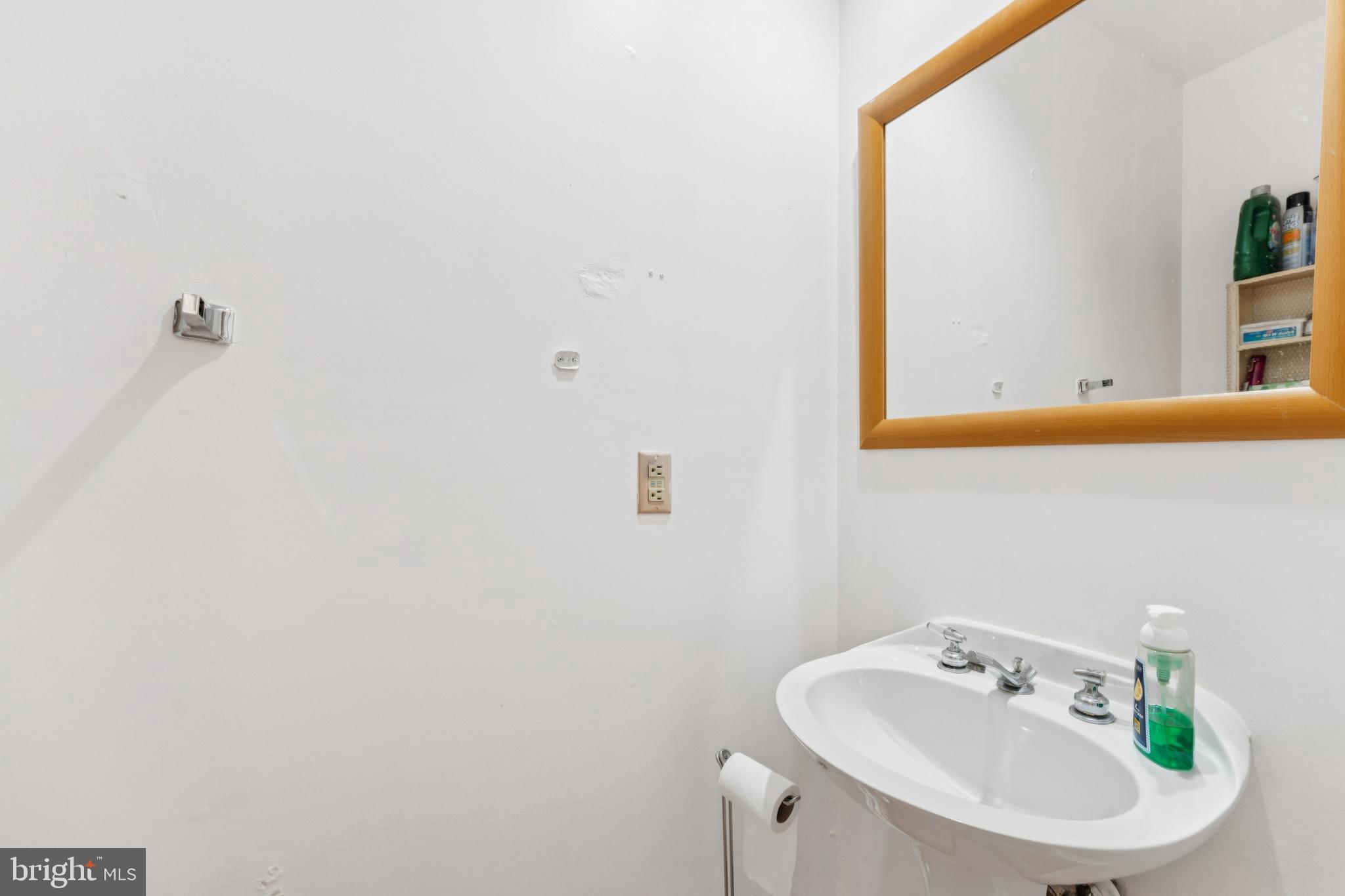 VALLEY STREAM ESTATES - Residential Lease