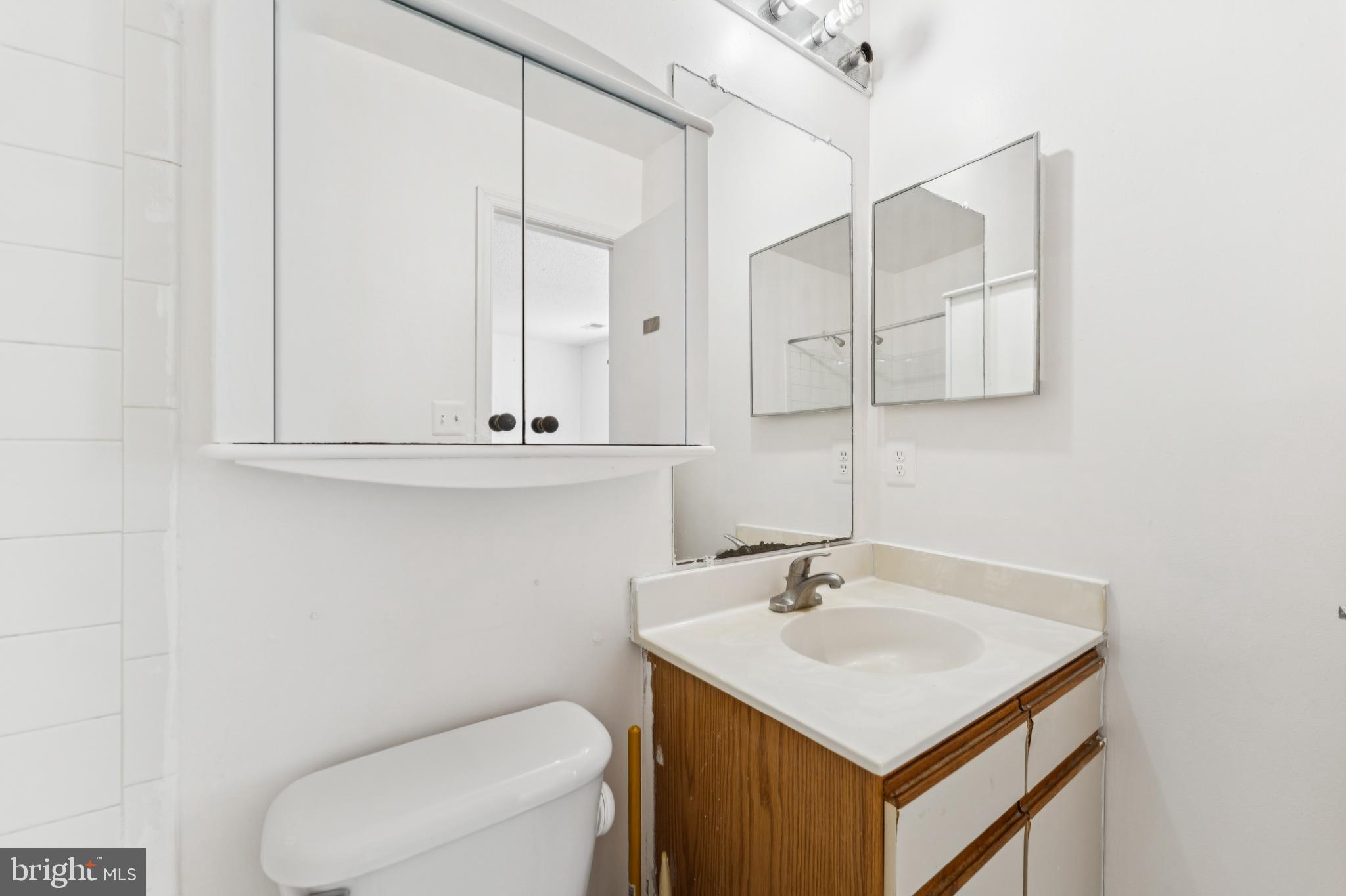 VALLEY STREAM ESTATES - Residential Lease