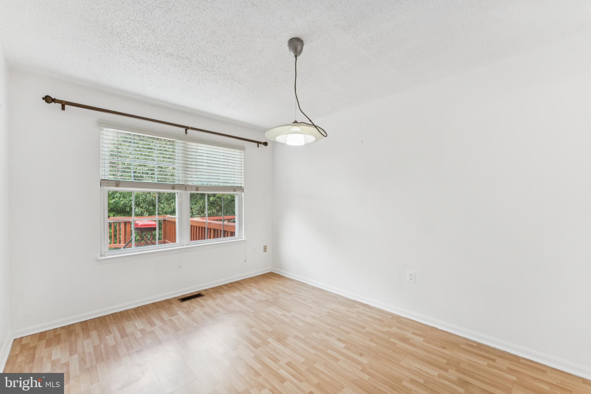 VALLEY STREAM ESTATES - Residential Lease