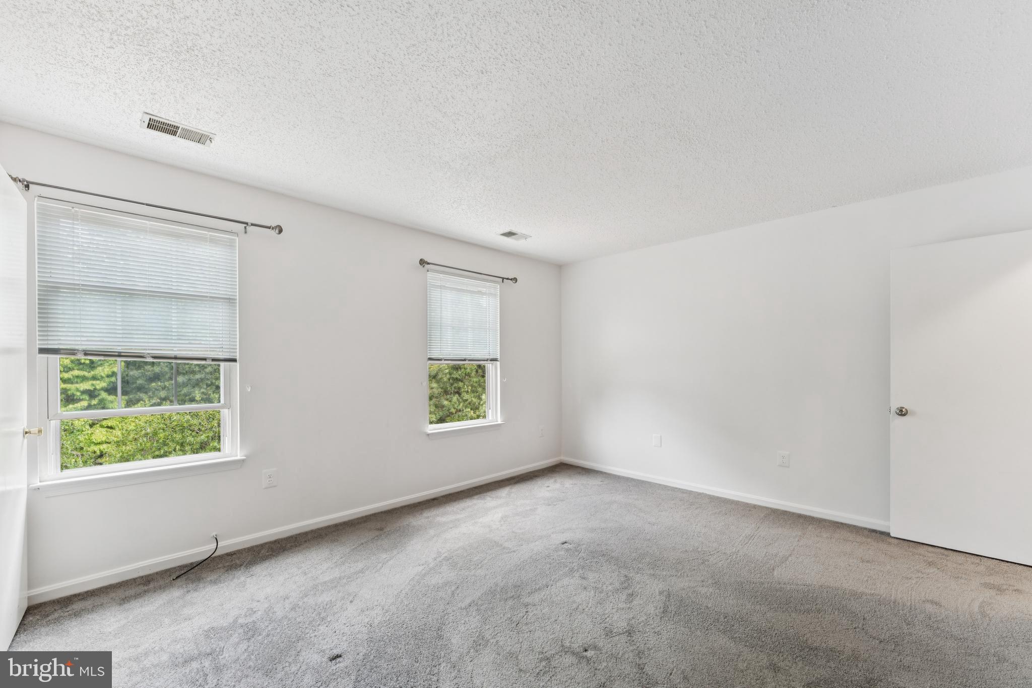 VALLEY STREAM ESTATES - Residential Lease