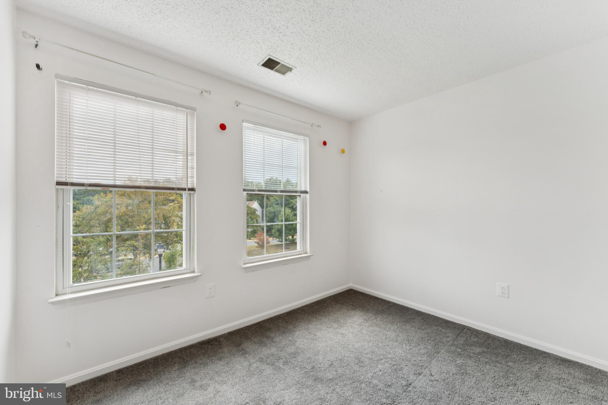 VALLEY STREAM ESTATES - Residential Lease