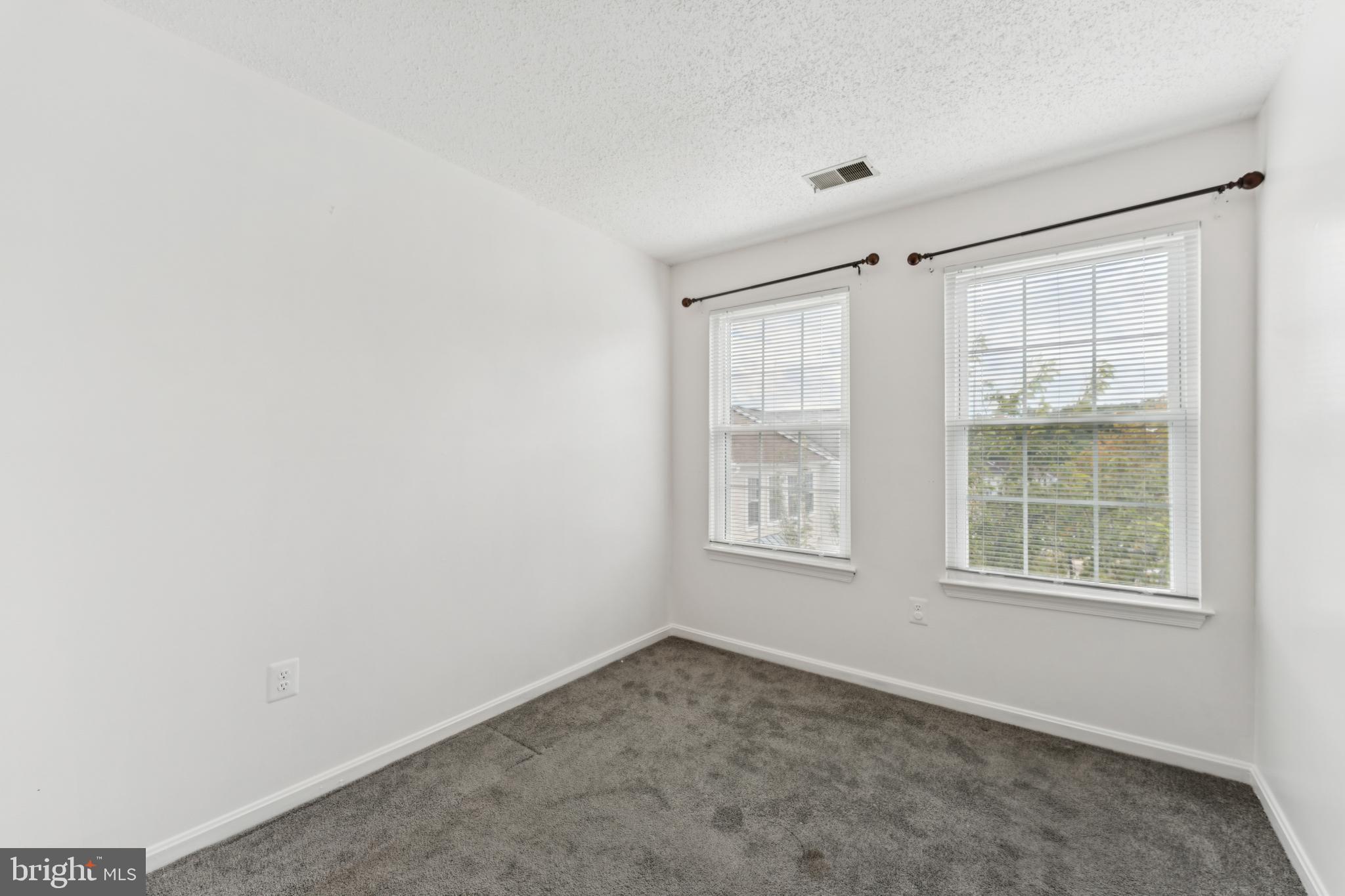 VALLEY STREAM ESTATES - Residential Lease