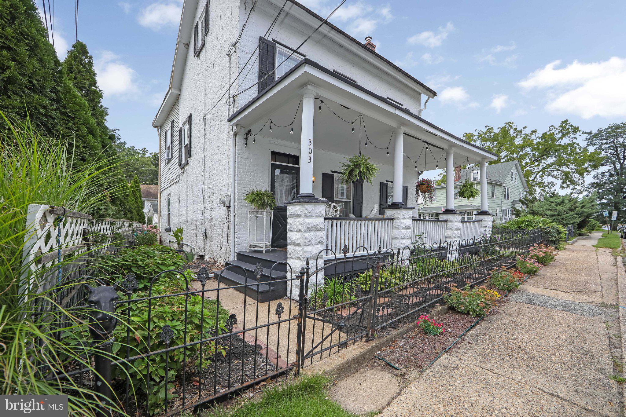 303 VAN SCIVER STREET