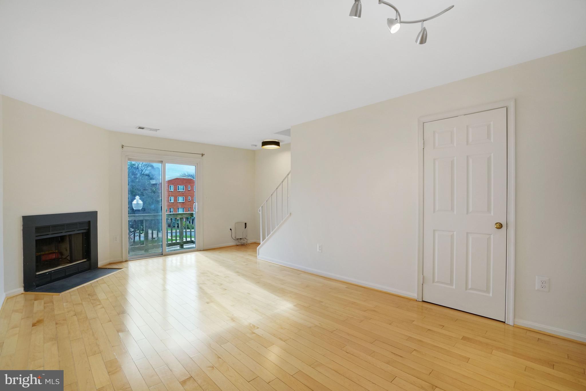 DUNDREE KNOLL - Residential