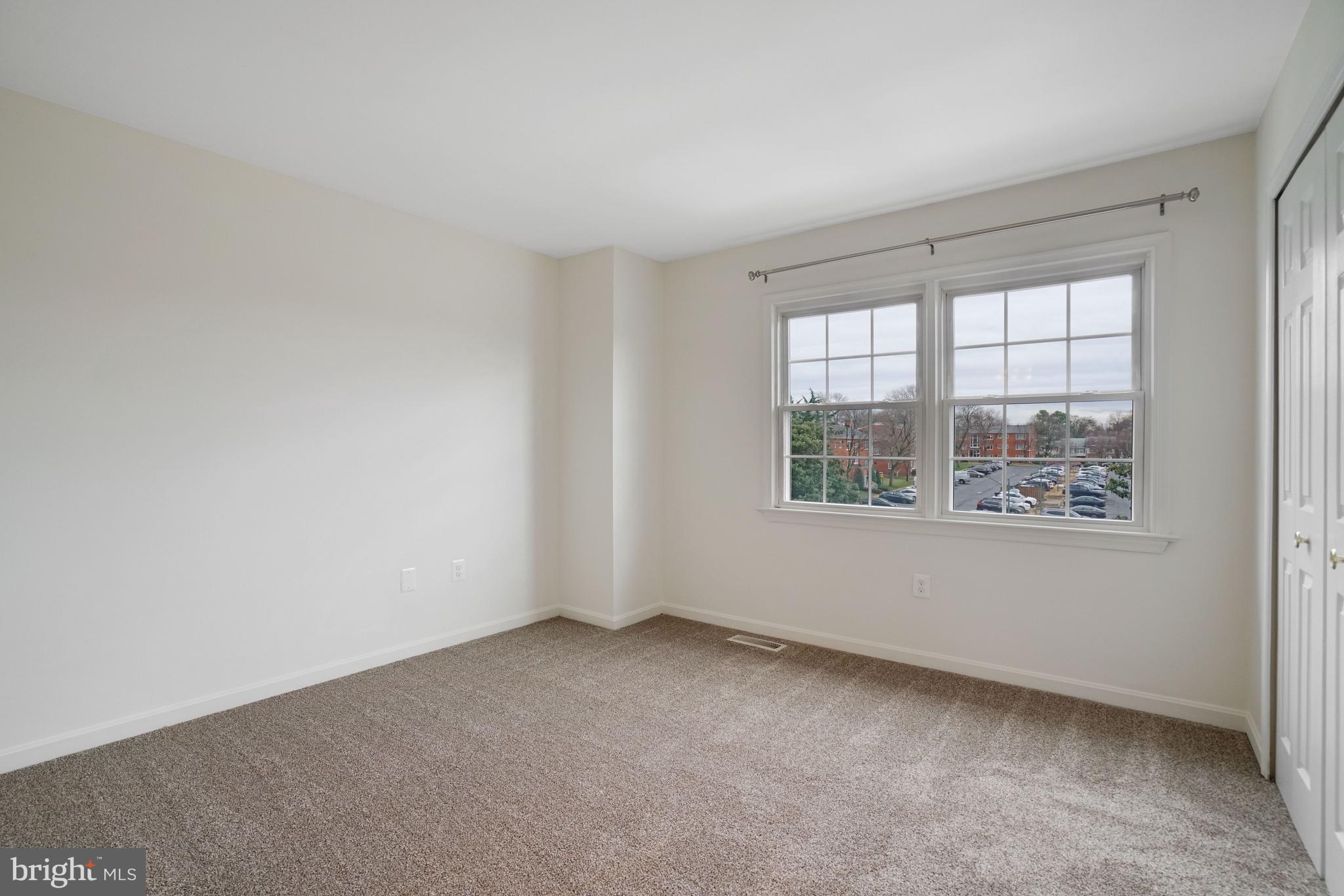 DUNDREE KNOLL - Residential