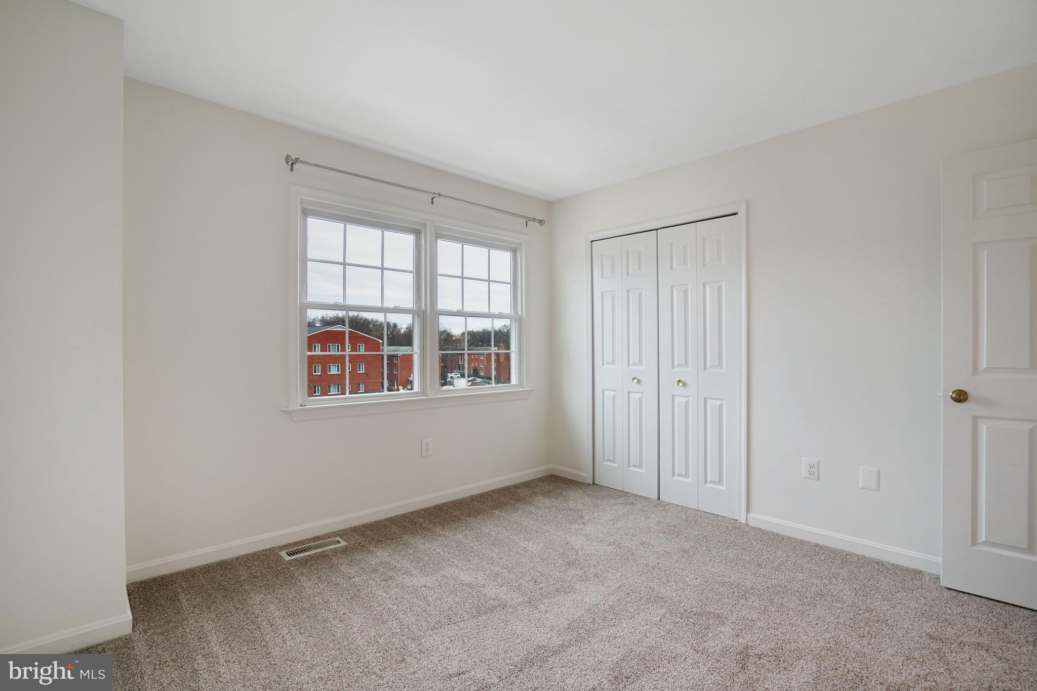 DUNDREE KNOLL - Residential