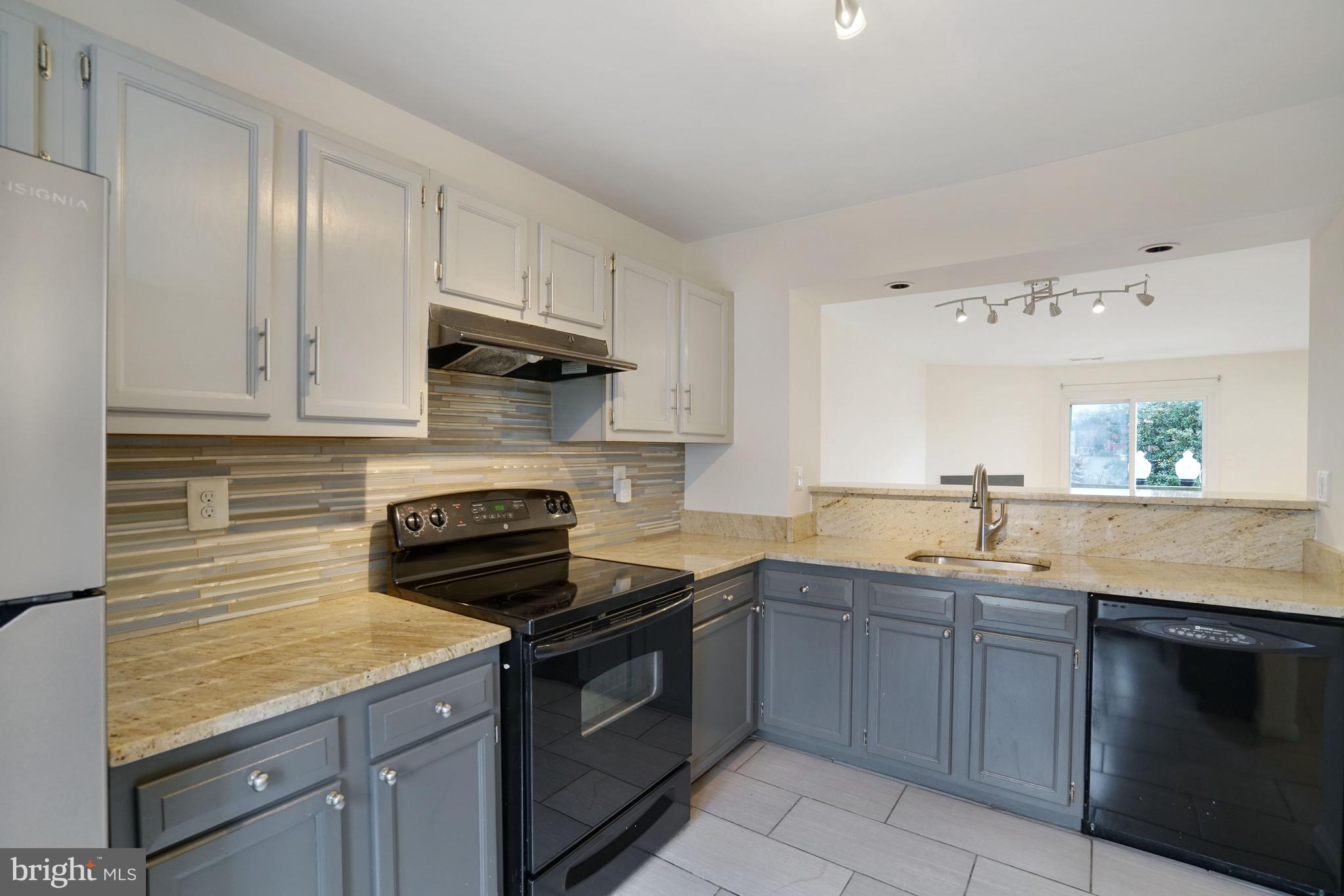 DUNDREE KNOLL - Residential