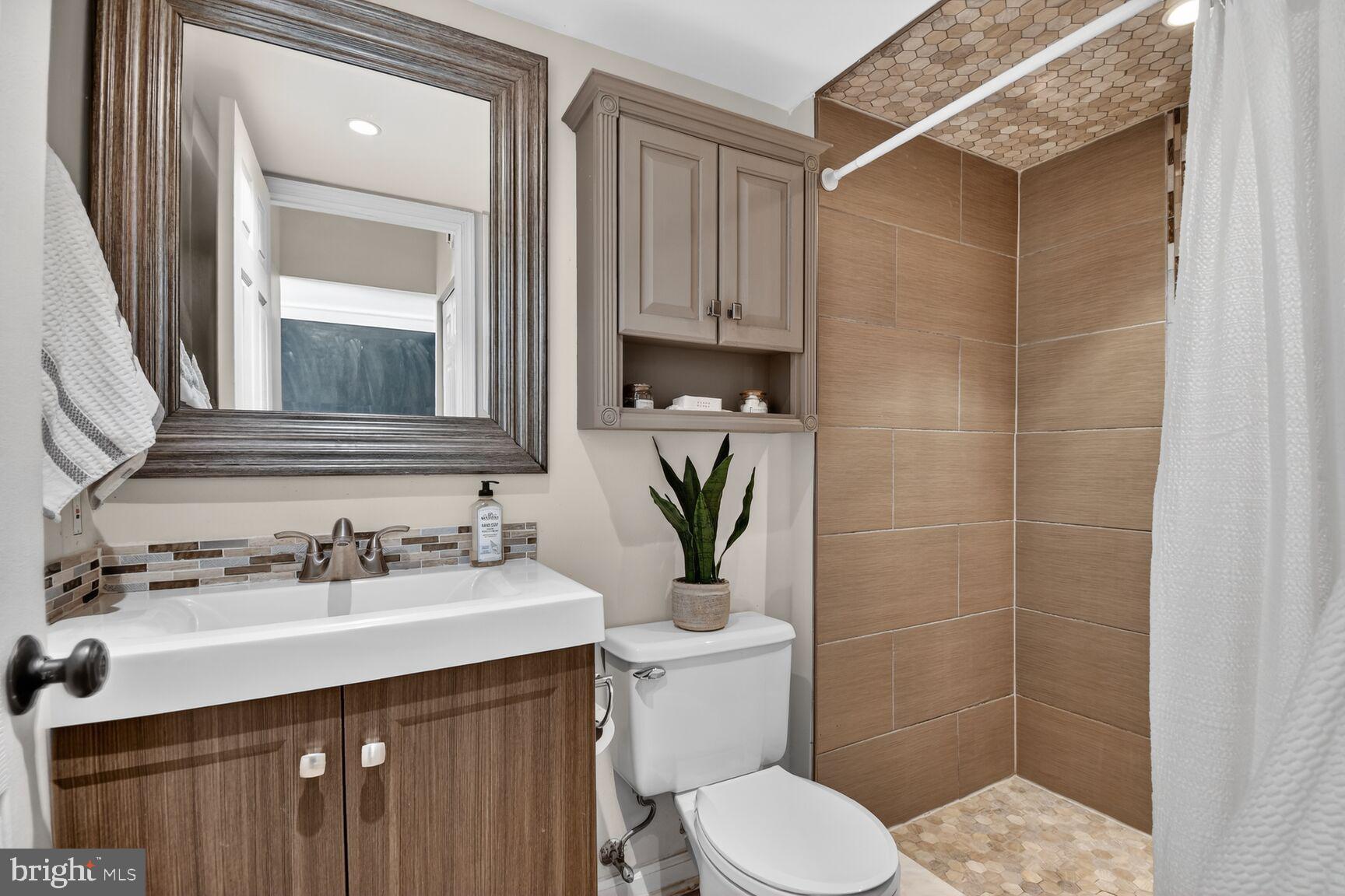 GROSVENOR PARK TOWNHOME CONDOMINIUMS - Residential