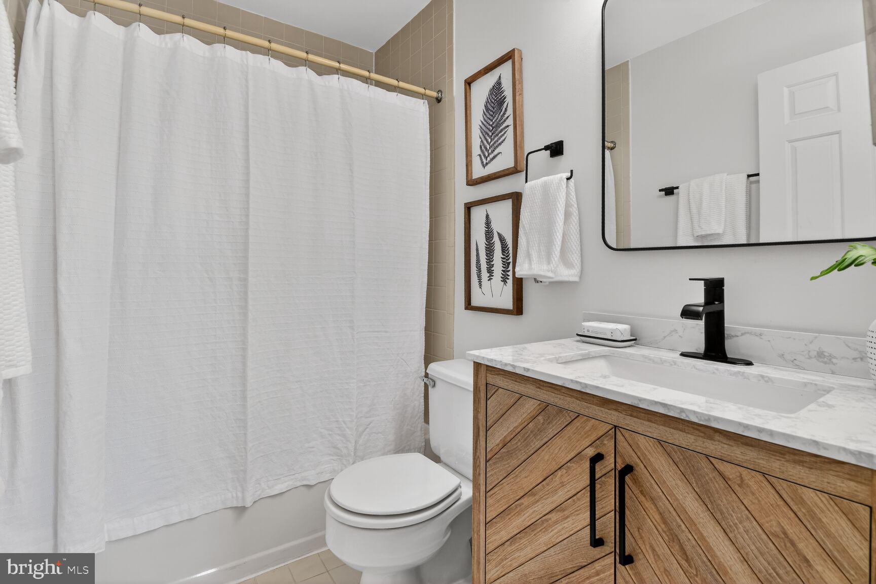 GROSVENOR PARK TOWNHOME CONDOMINIUMS - Residential