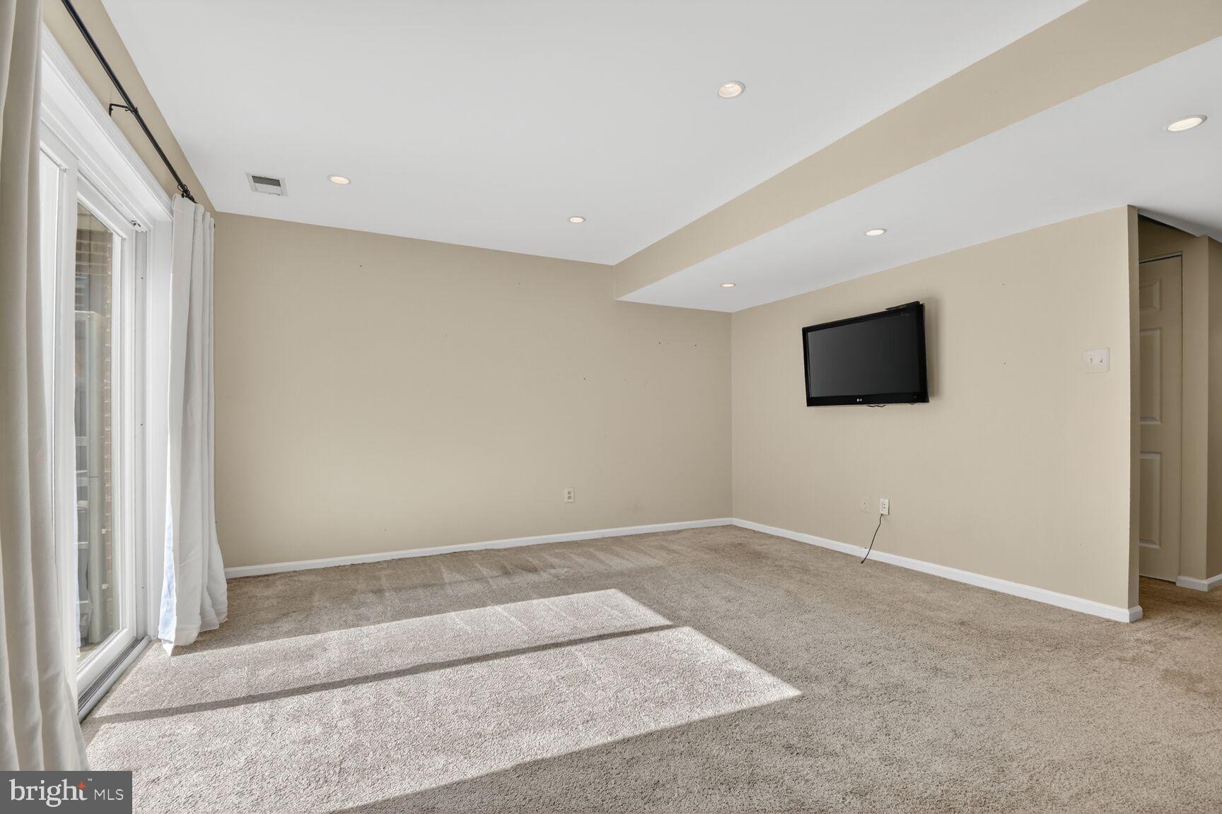 GROSVENOR PARK TOWNHOME CONDOMINIUMS - Residential