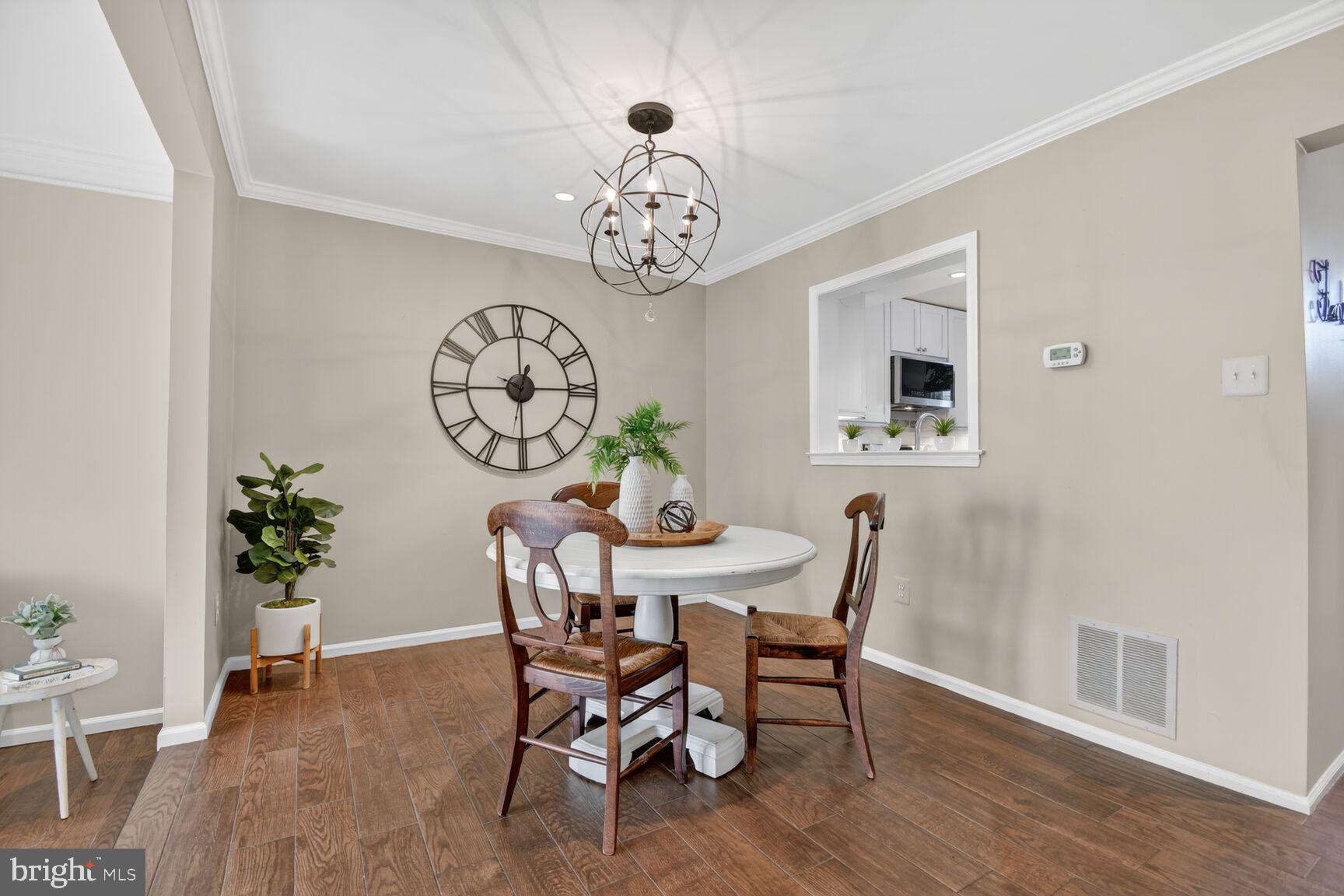 GROSVENOR PARK TOWNHOME CONDOMINIUMS - Residential