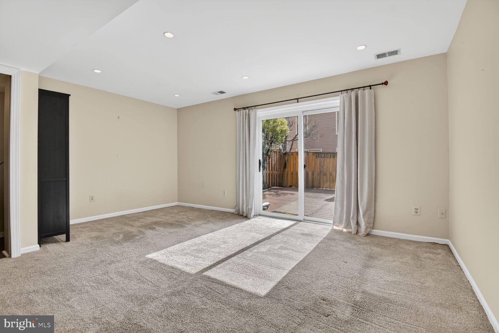 GROSVENOR PARK TOWNHOME CONDOMINIUMS - Residential