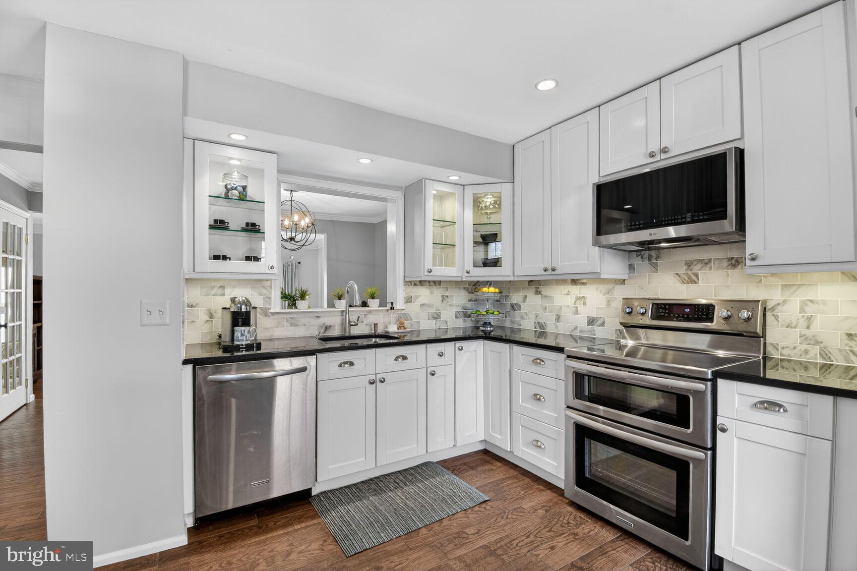 GROSVENOR PARK TOWNHOME CONDOMINIUMS - Residential