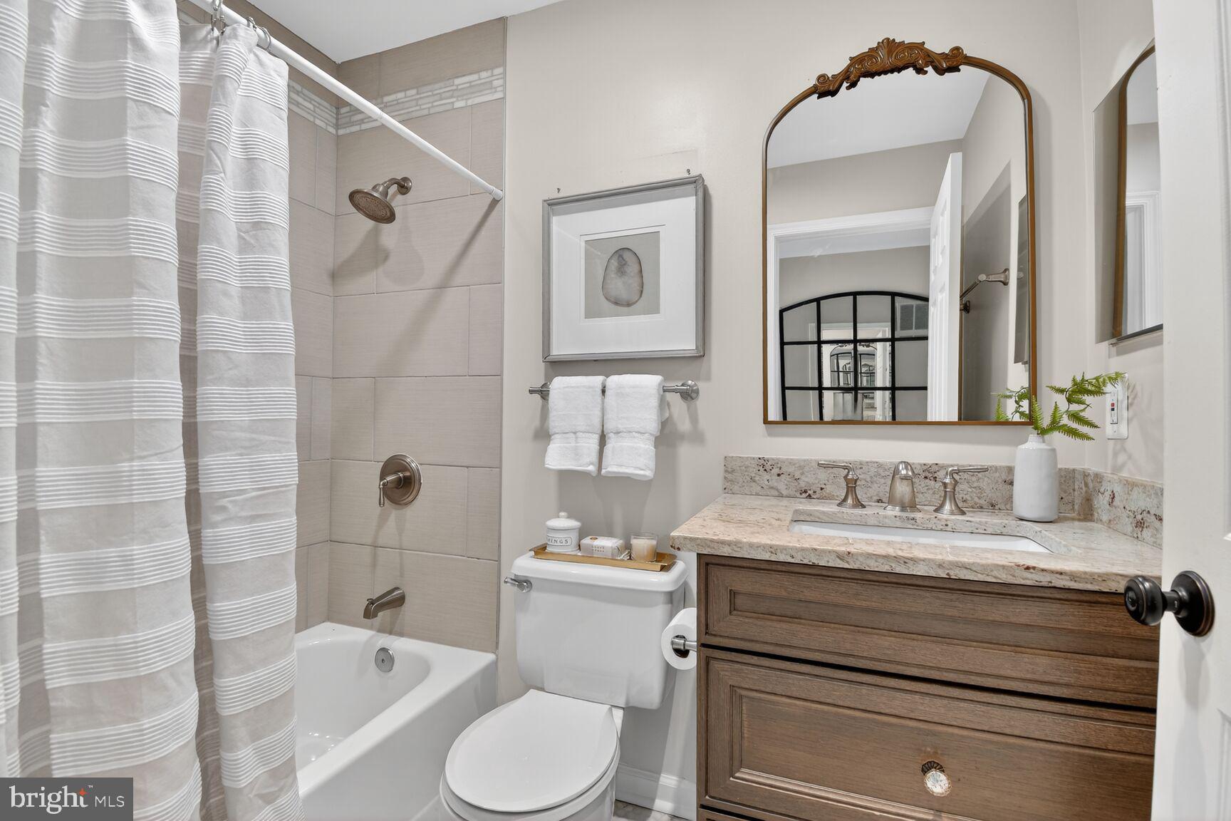 GROSVENOR PARK TOWNHOME CONDOMINIUMS - Residential