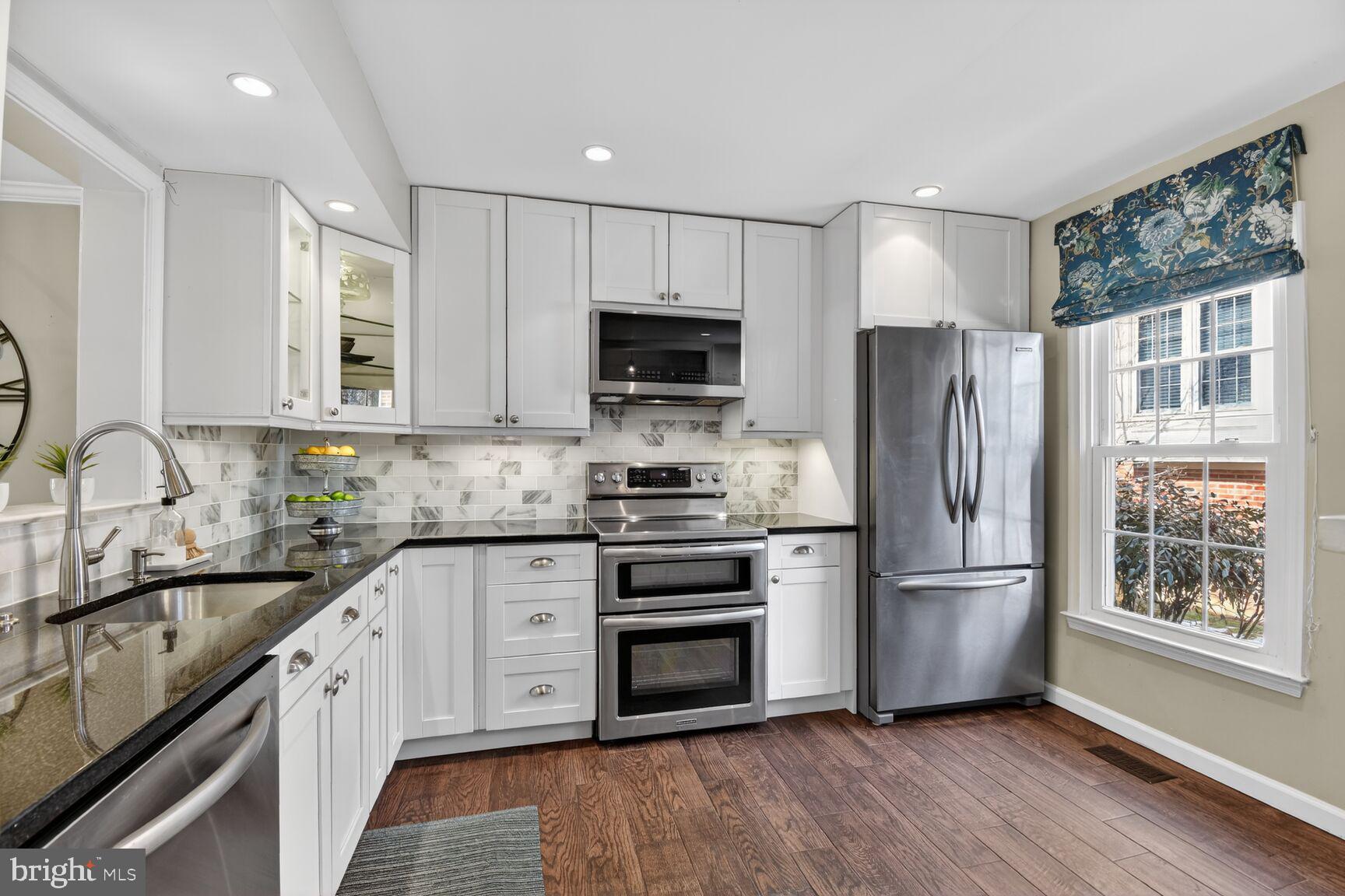 GROSVENOR PARK TOWNHOME CONDOMINIUMS - Residential