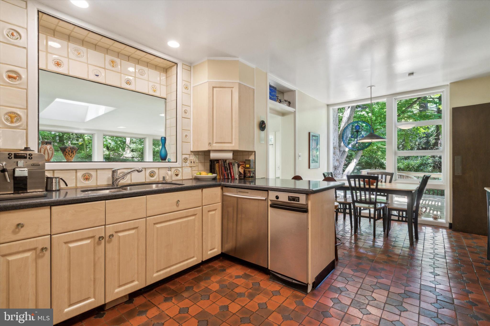 EAST FALLS - Residential