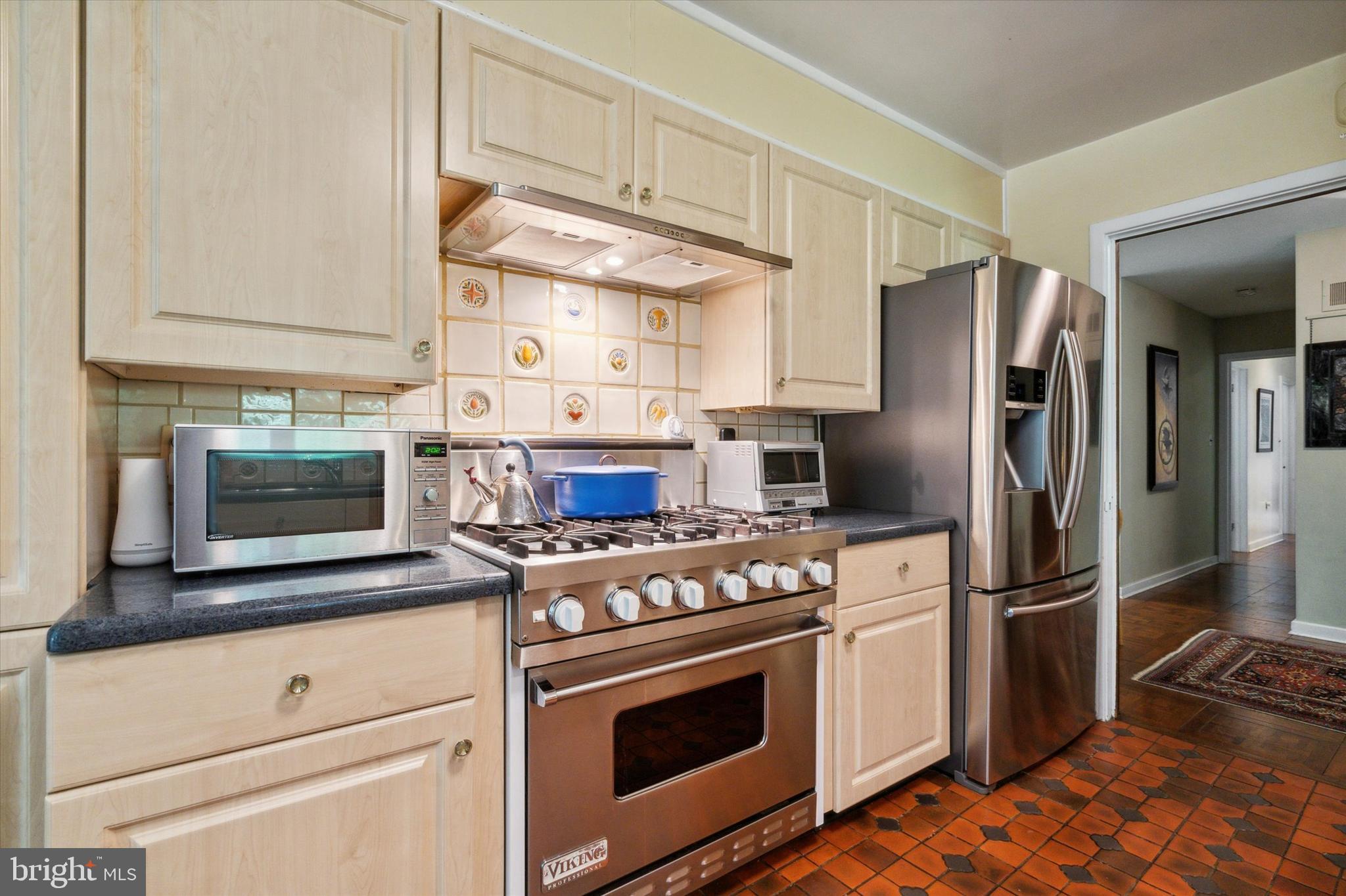 EAST FALLS - Residential