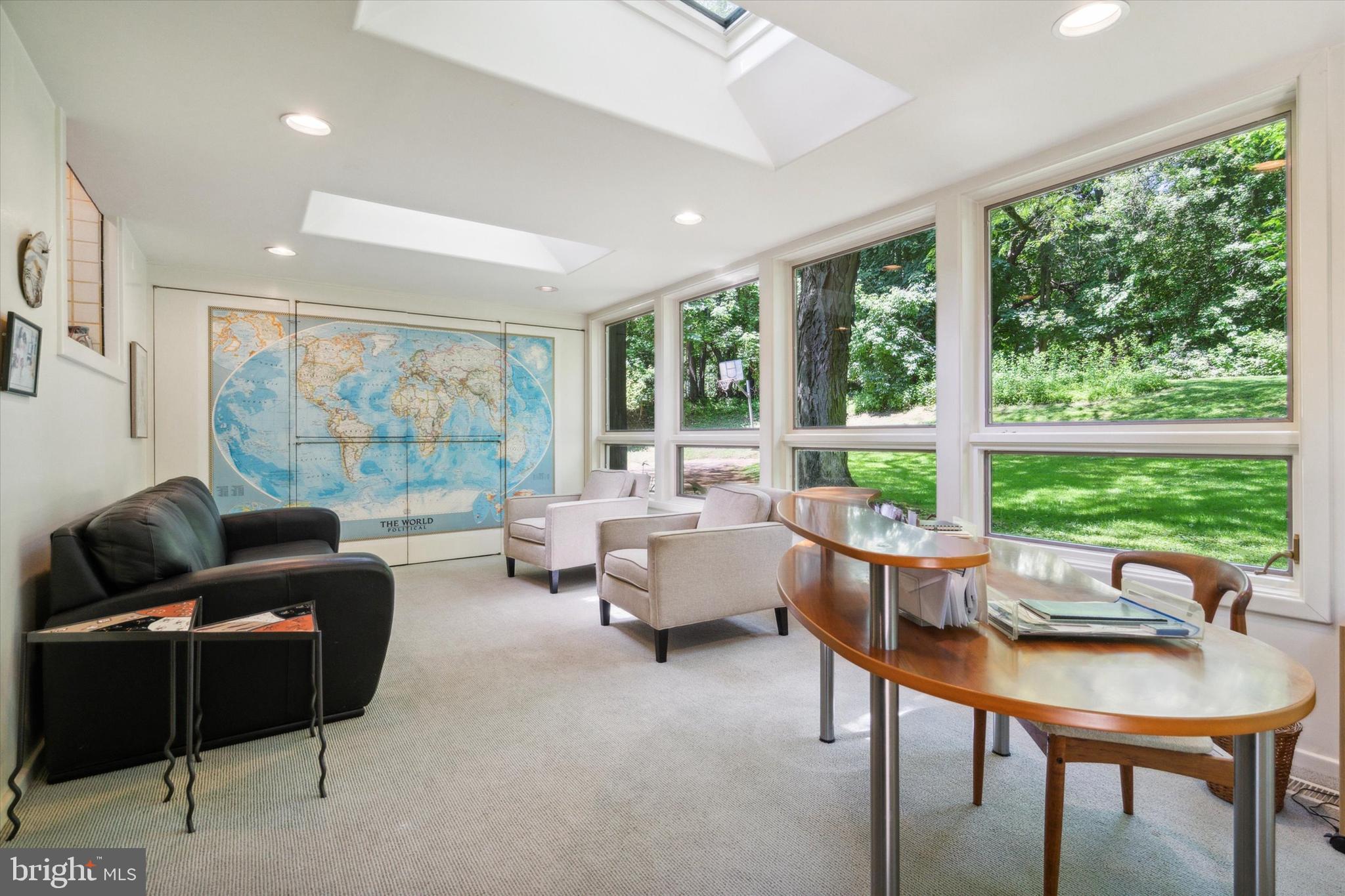 EAST FALLS - Residential