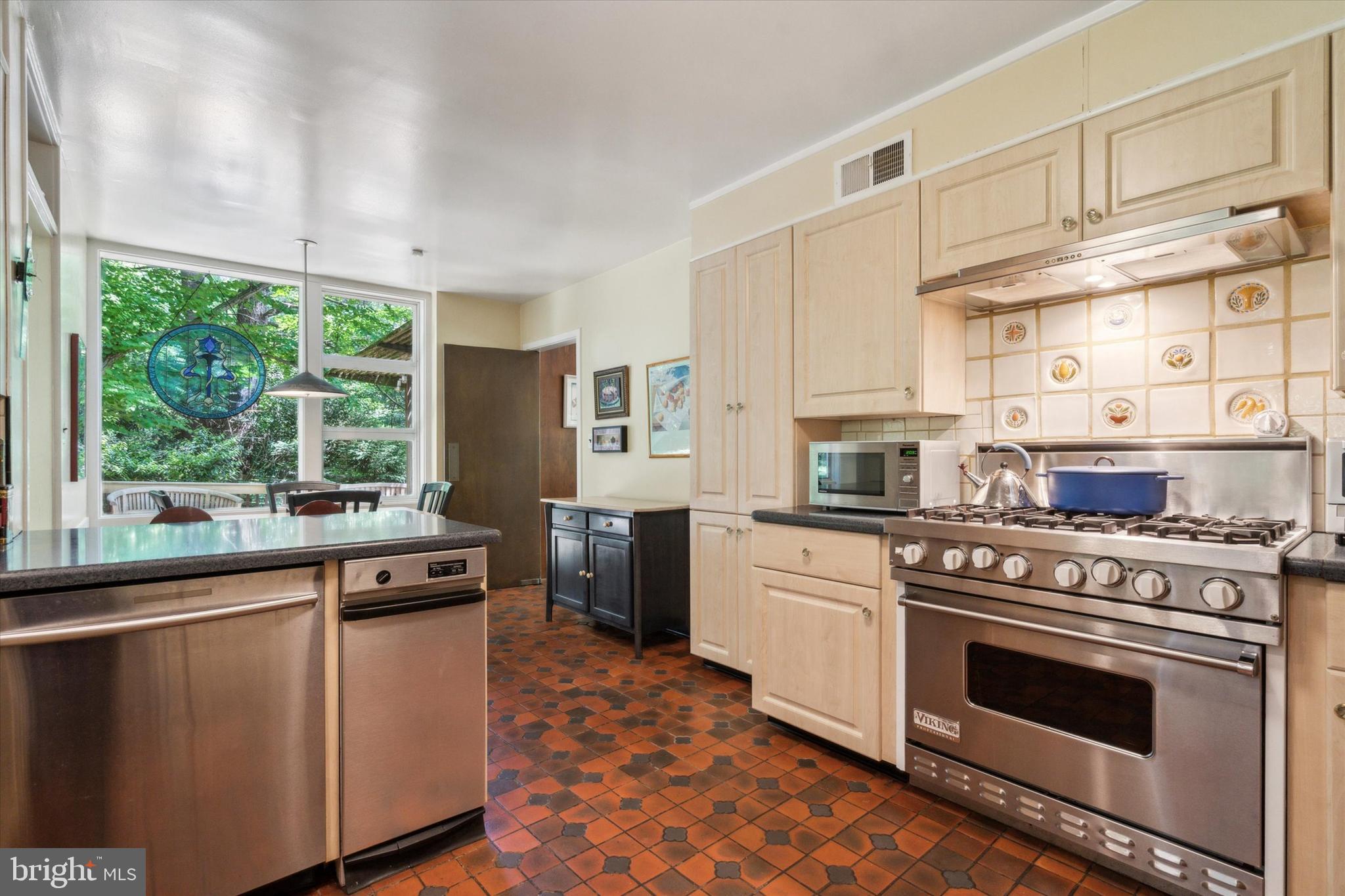 EAST FALLS - Residential