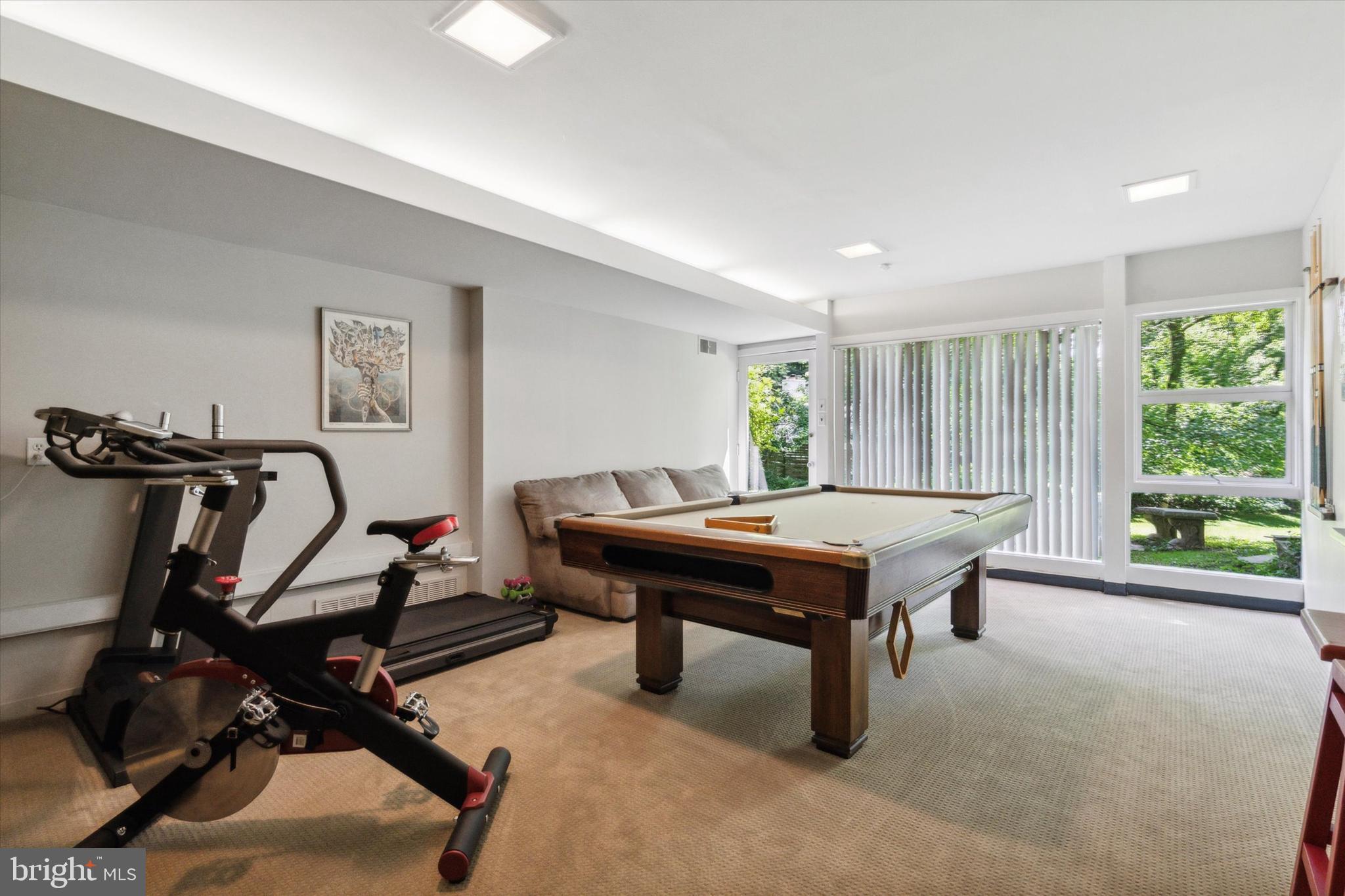 EAST FALLS - Residential