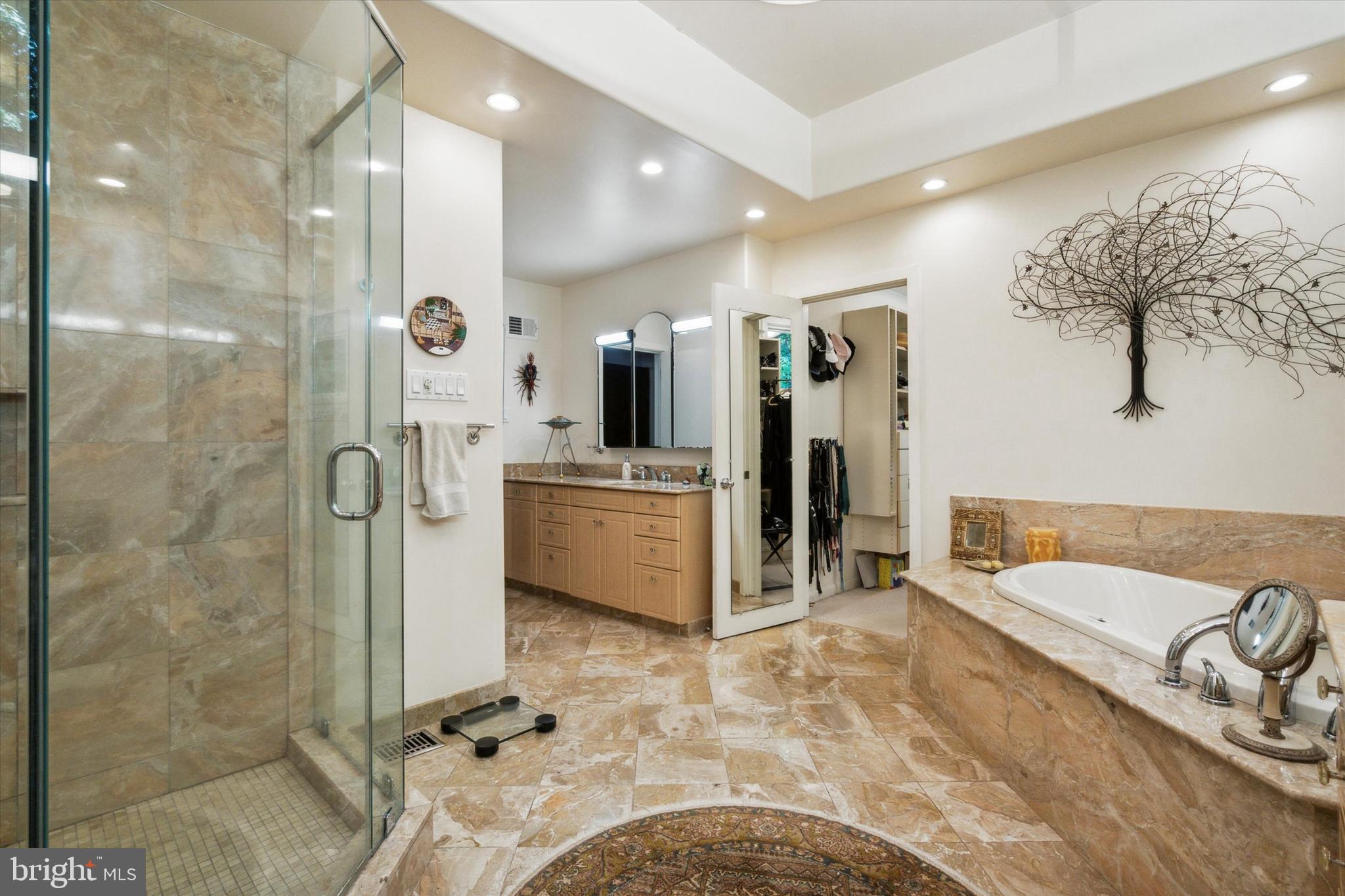 EAST FALLS - Residential