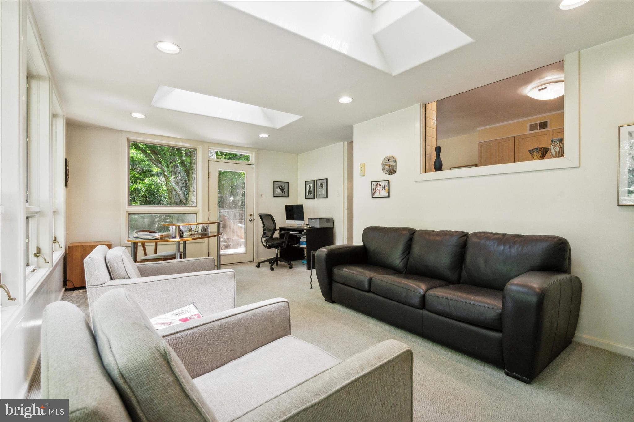 EAST FALLS - Residential