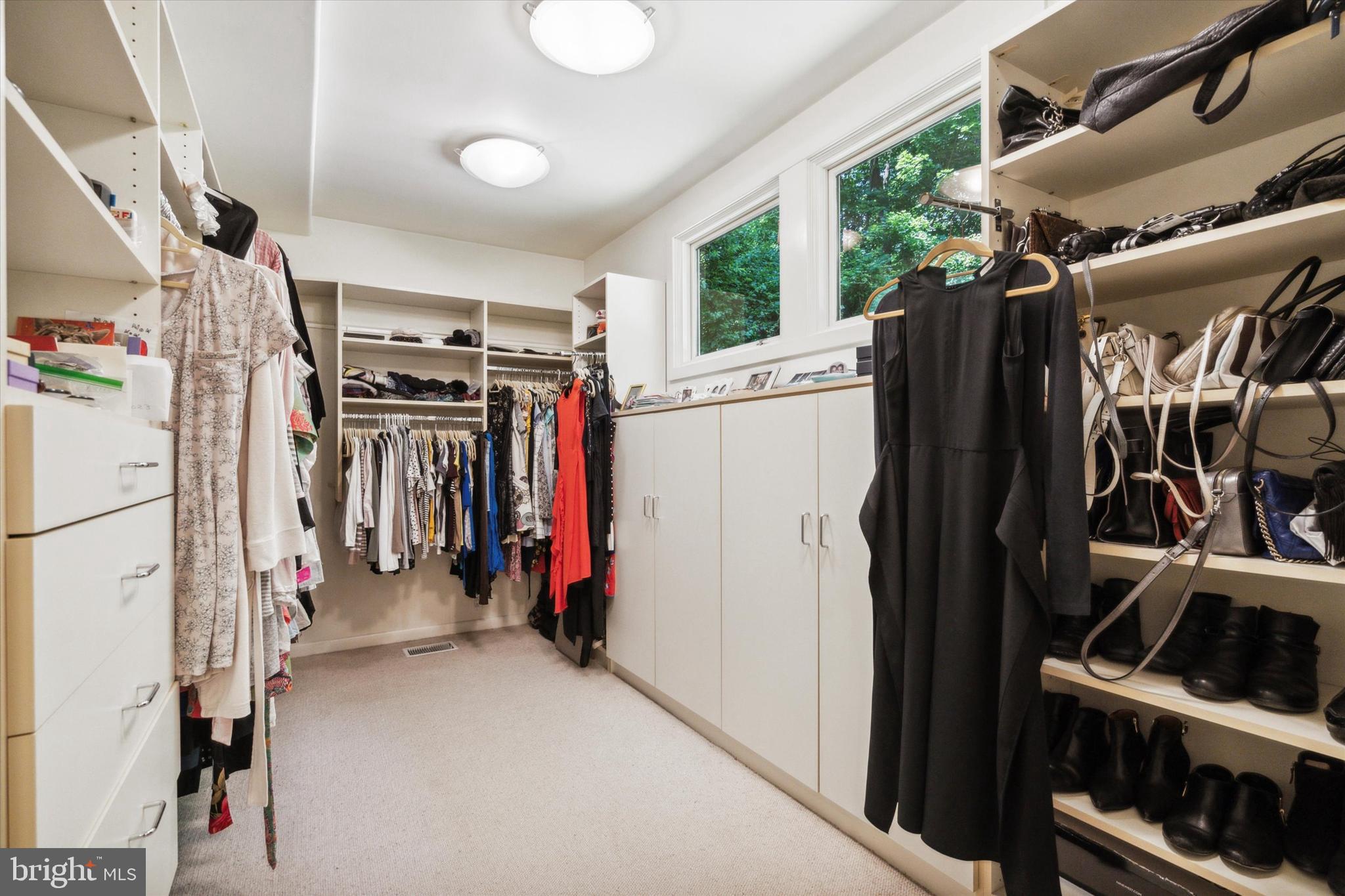 EAST FALLS - Residential