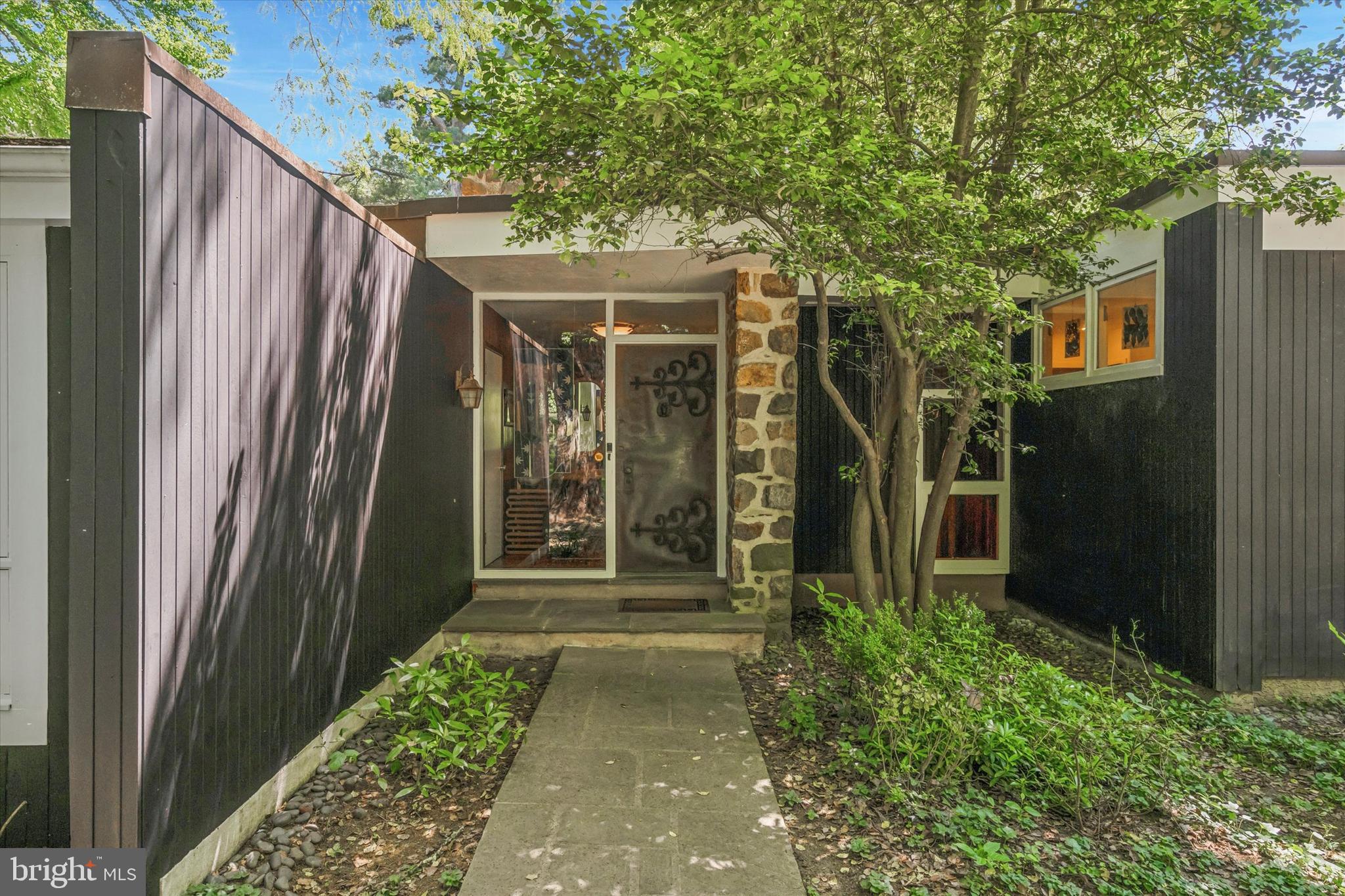 EAST FALLS - Residential