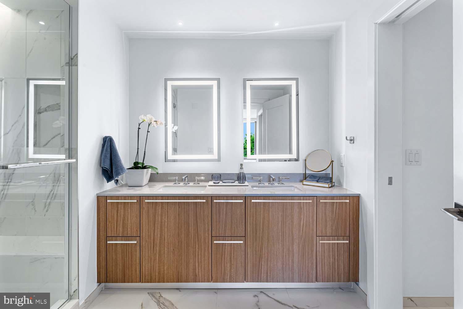 OLD TOWN ALEXANDRIA - Residential