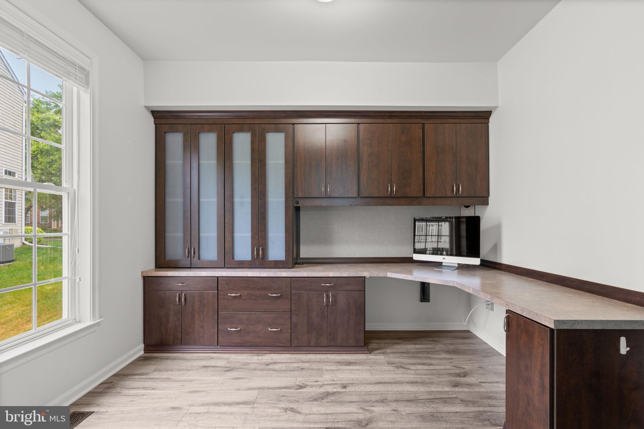 HOLLIFIELD ESTATES - Residential