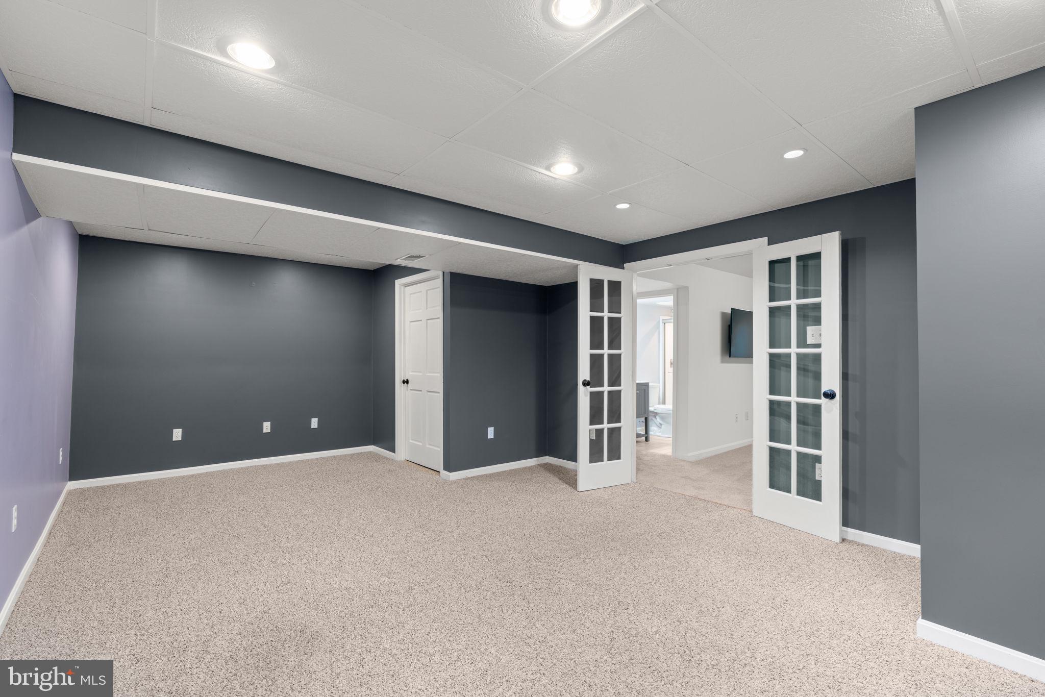 HOLLIFIELD ESTATES - Residential