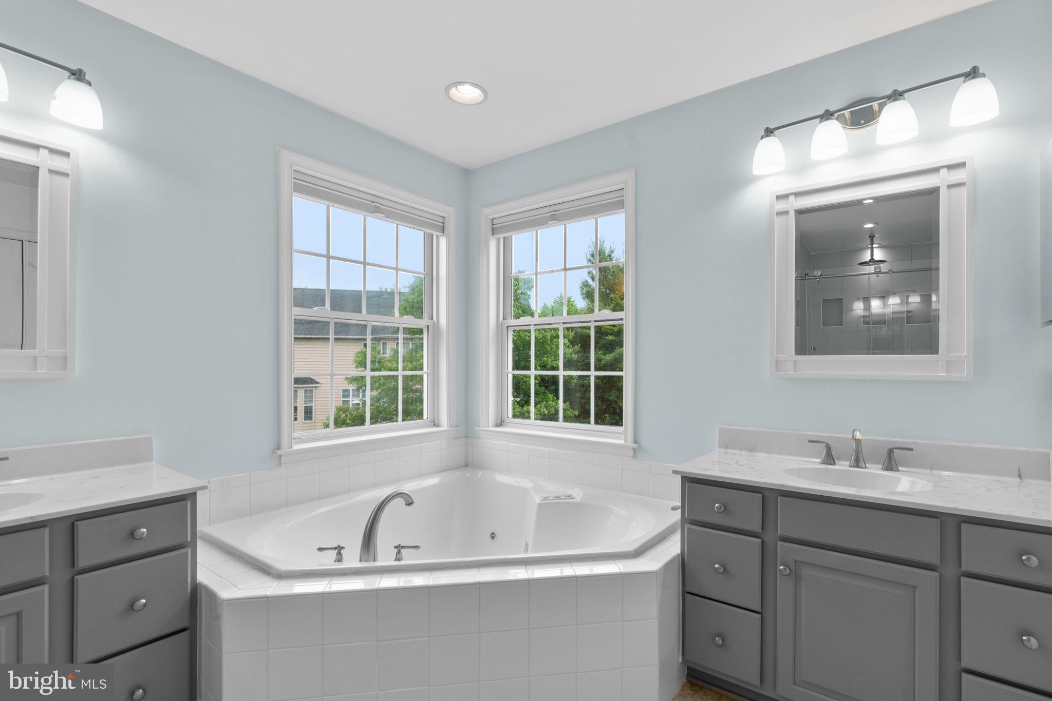 HOLLIFIELD ESTATES - Residential