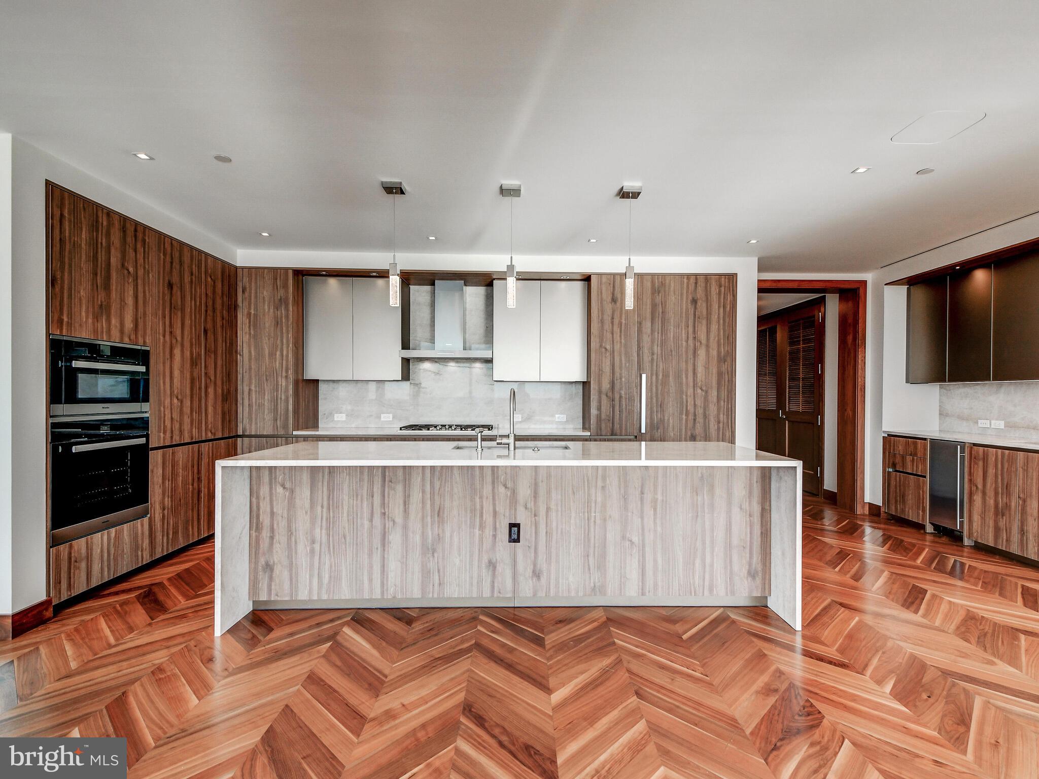 HARBOR EAST - Residential