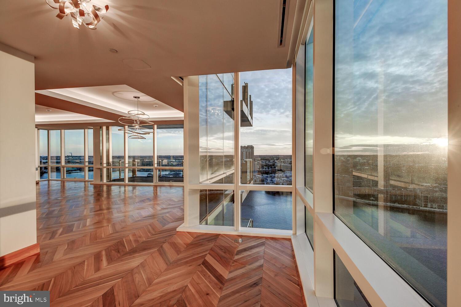 HARBOR EAST - Residential