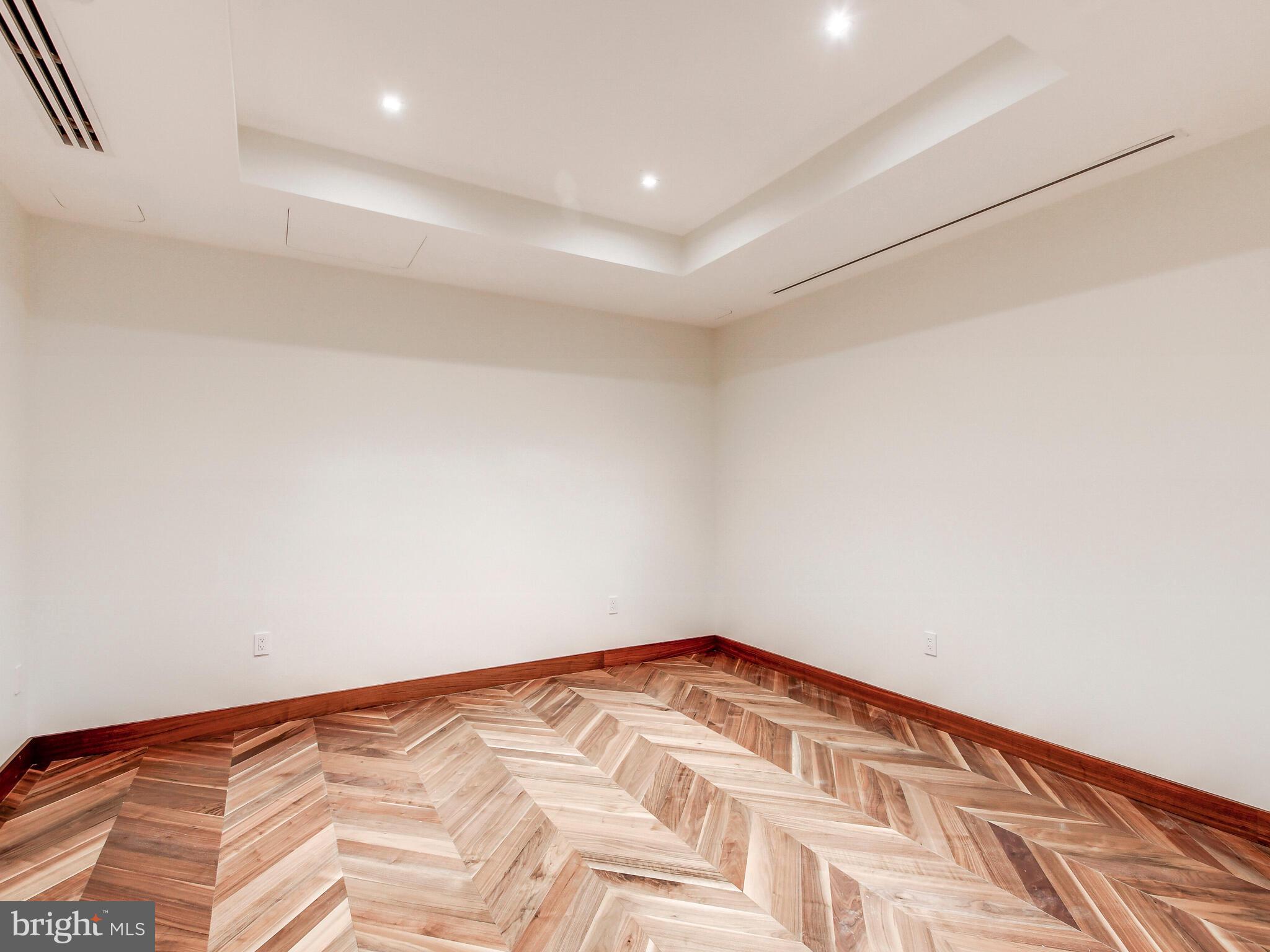 HARBOR EAST - Residential