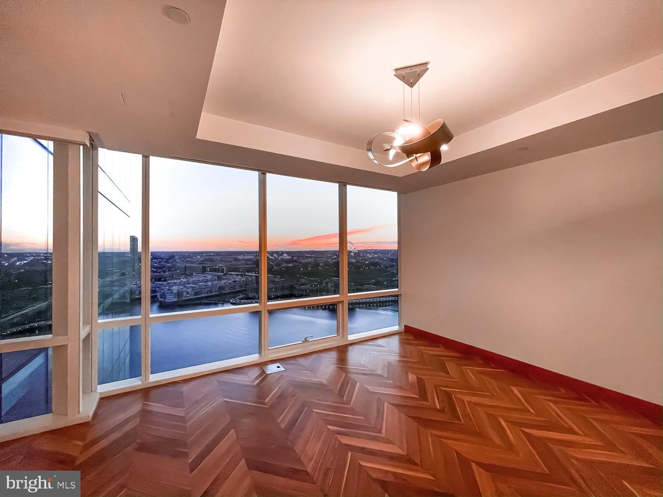 HARBOR EAST - Residential