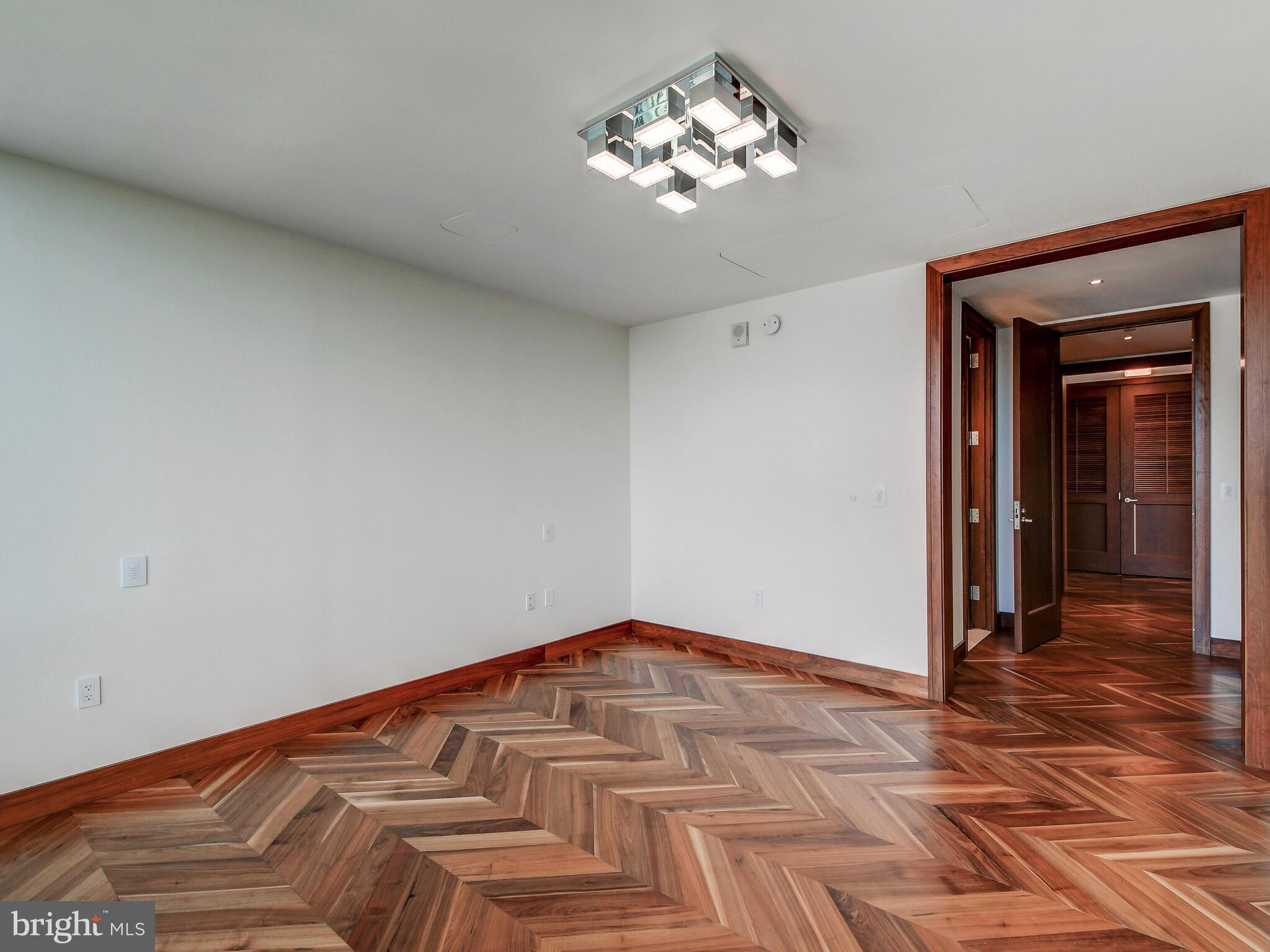 HARBOR EAST - Residential