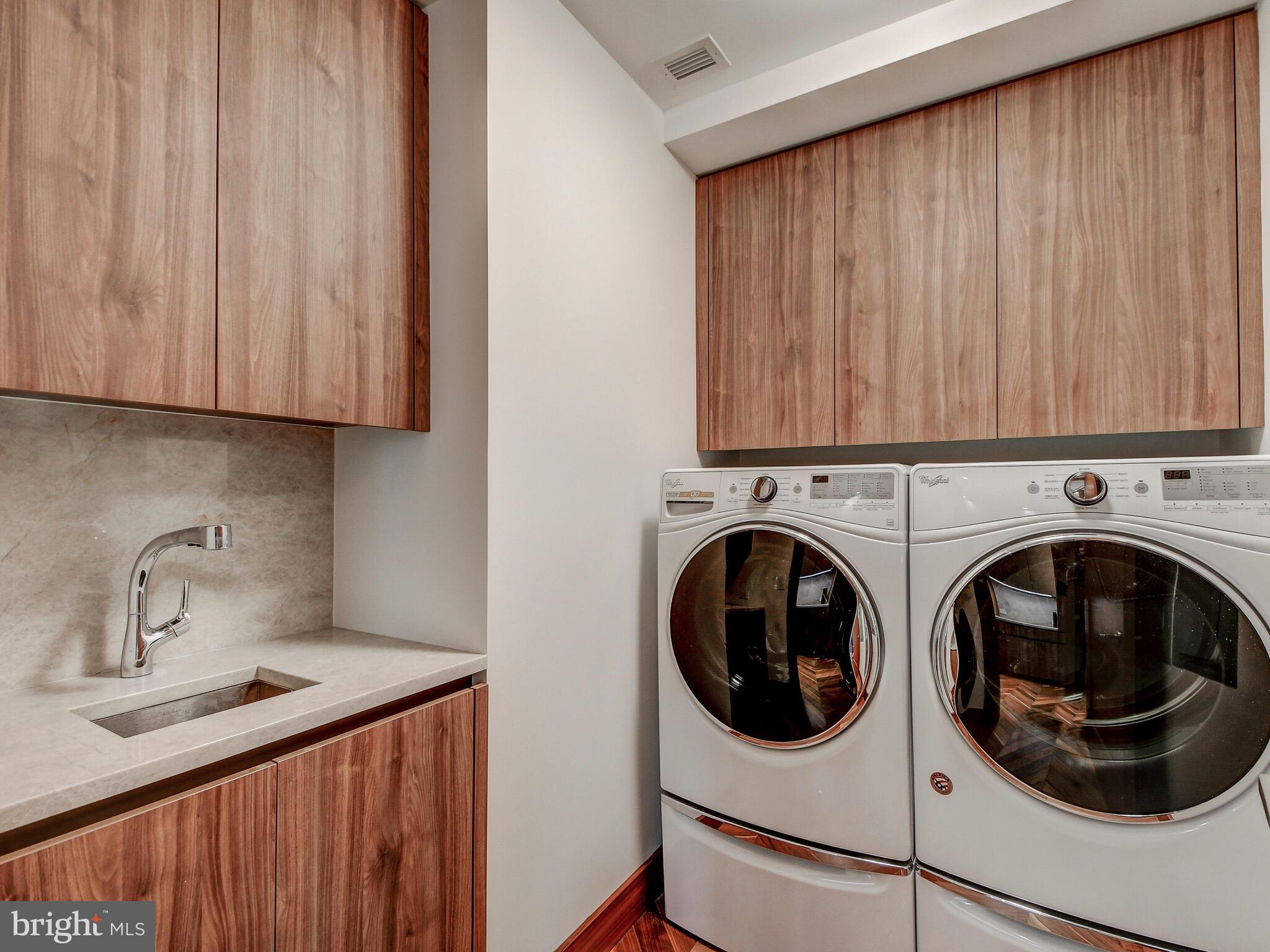 HARBOR EAST - Residential