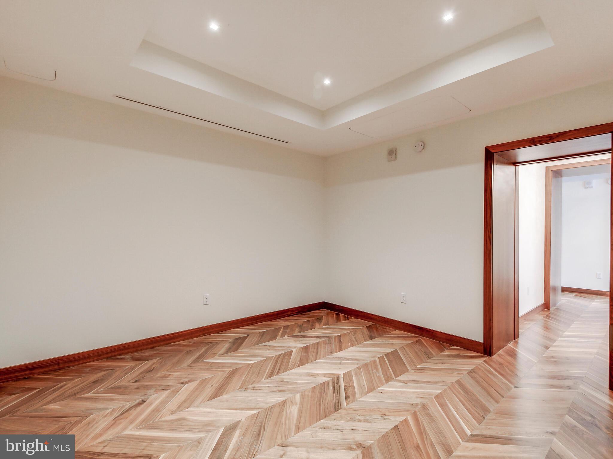 HARBOR EAST - Residential