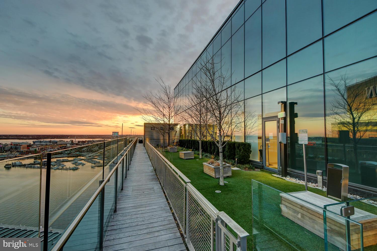 HARBOR EAST - Residential