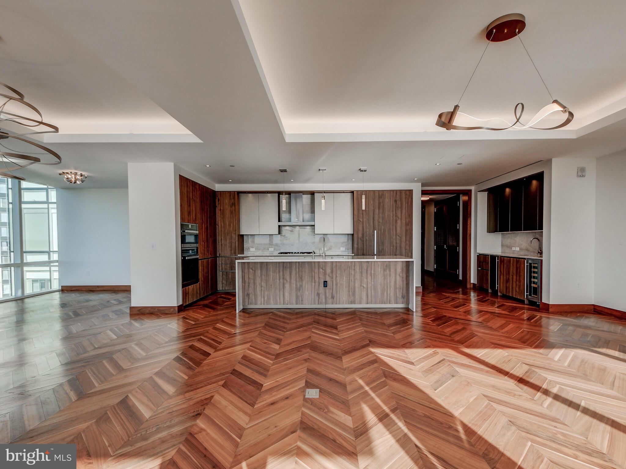 HARBOR EAST - Residential