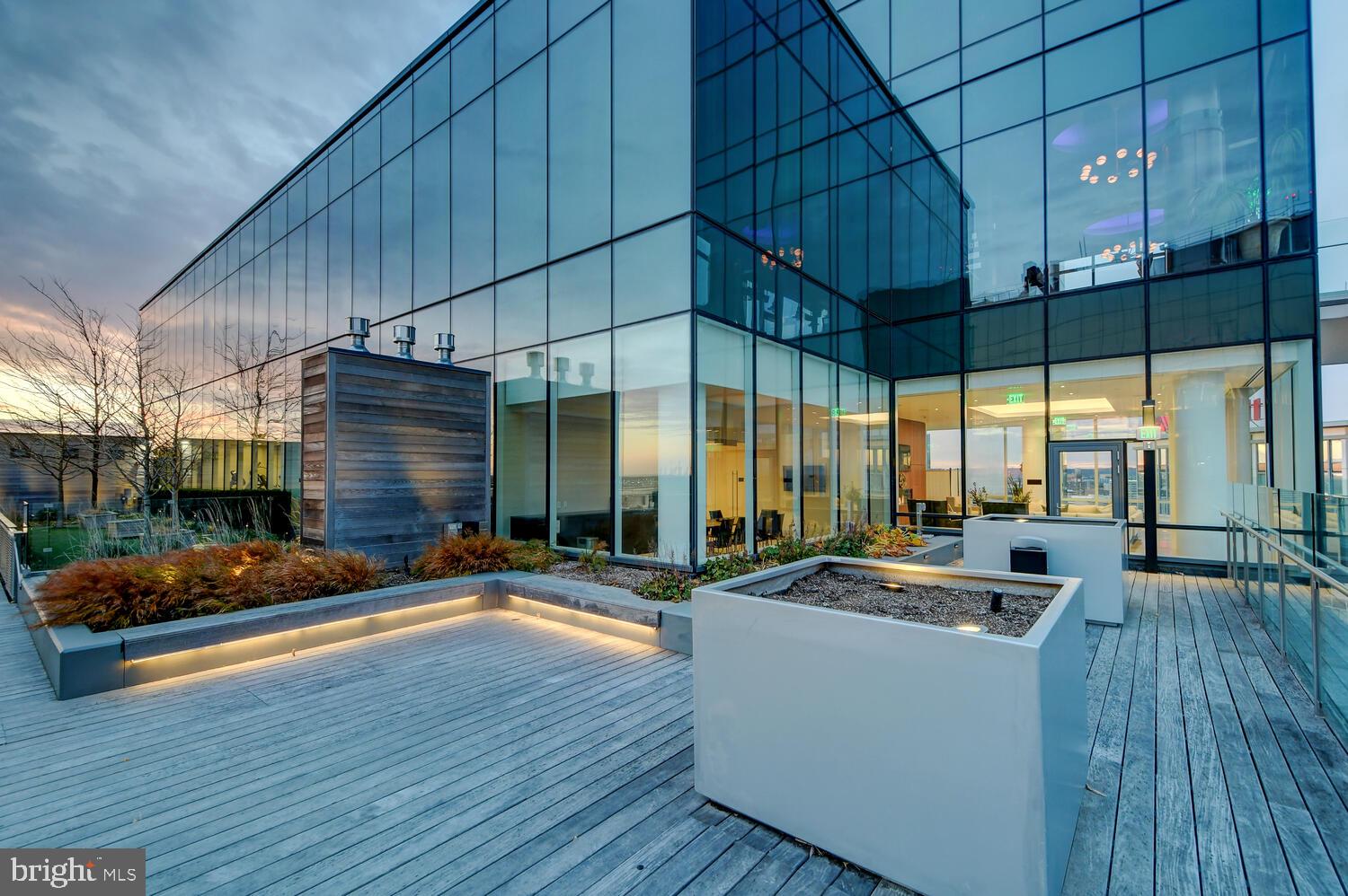 HARBOR EAST - Residential