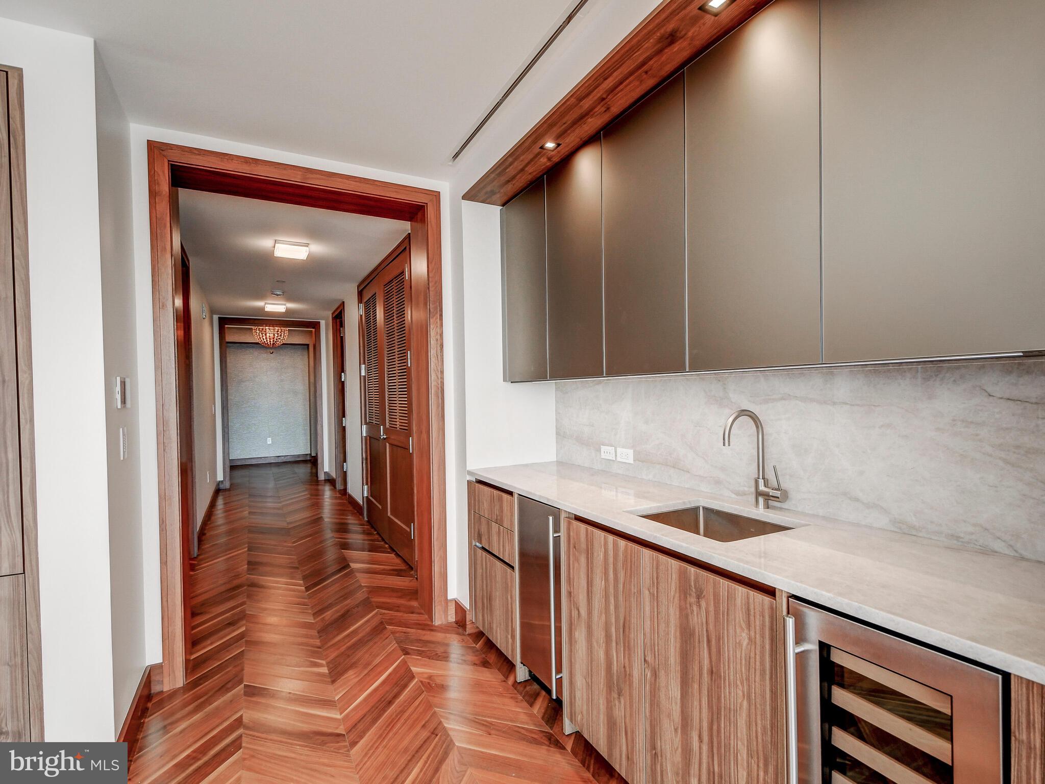 HARBOR EAST - Residential