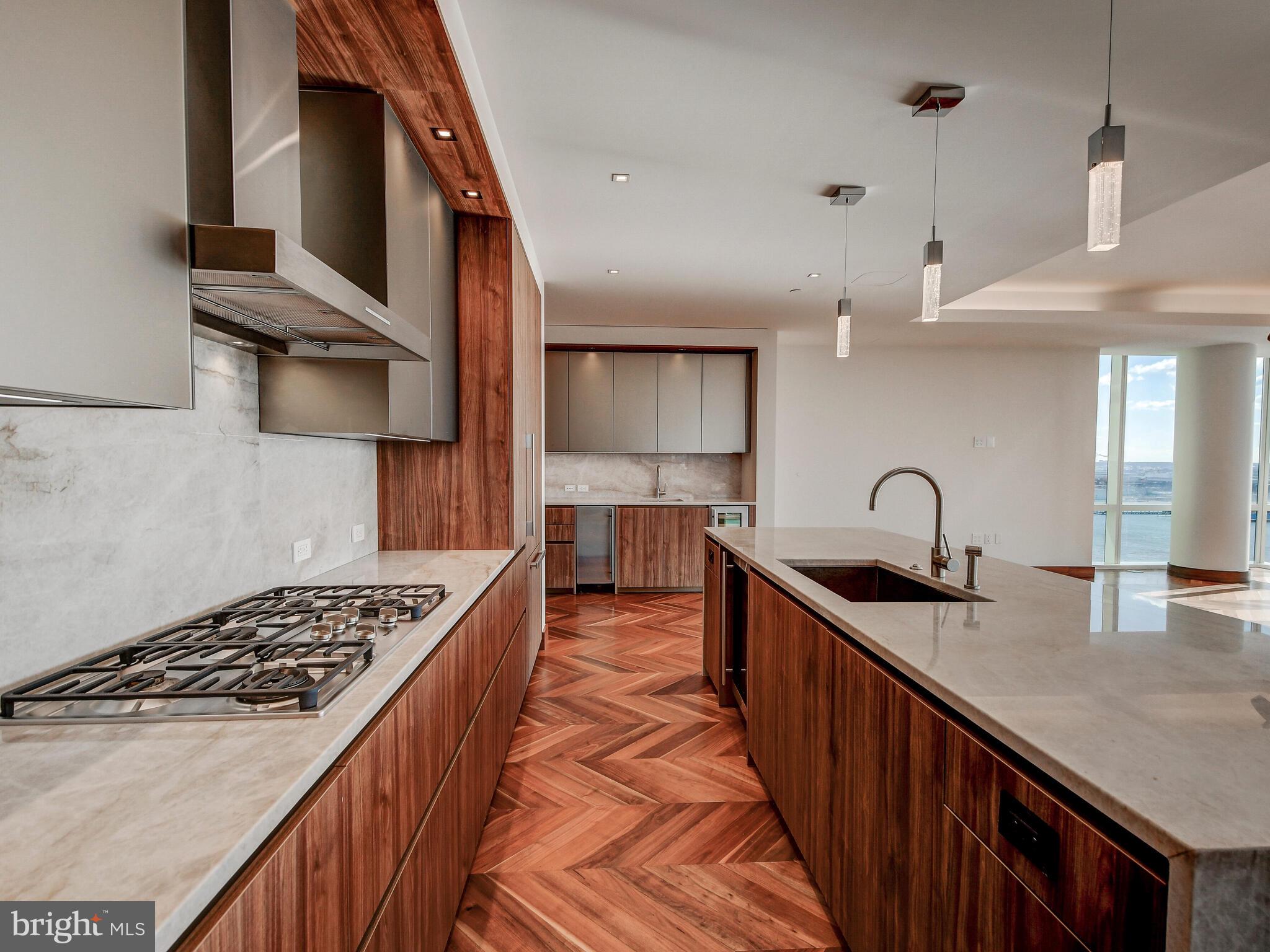 HARBOR EAST - Residential