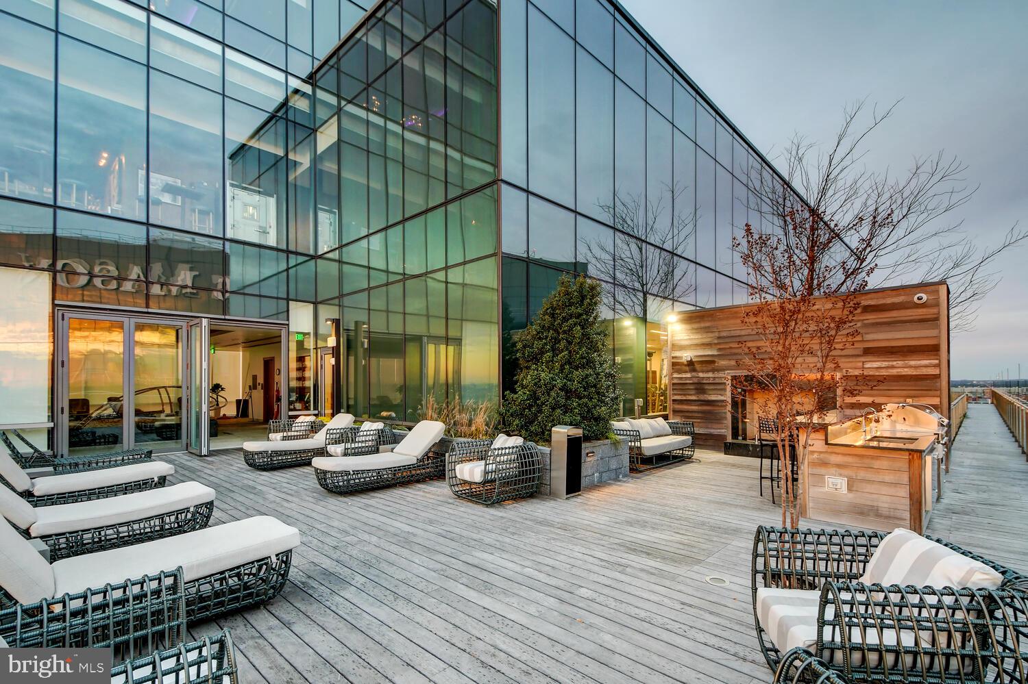 HARBOR EAST - Residential