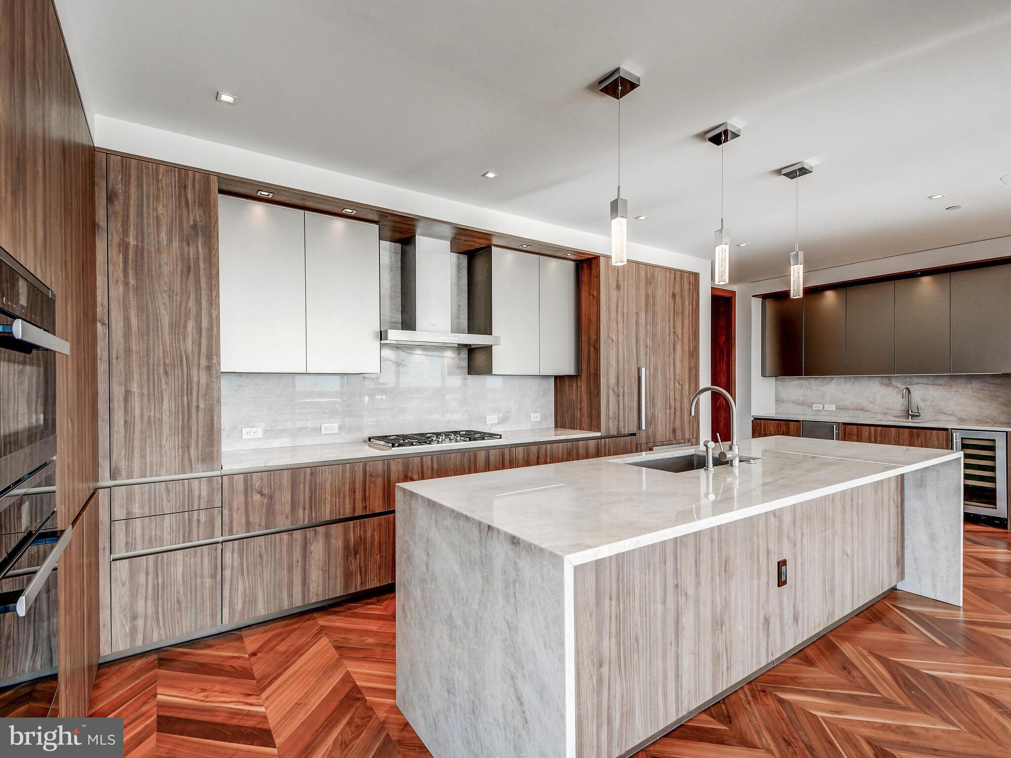 HARBOR EAST - Residential