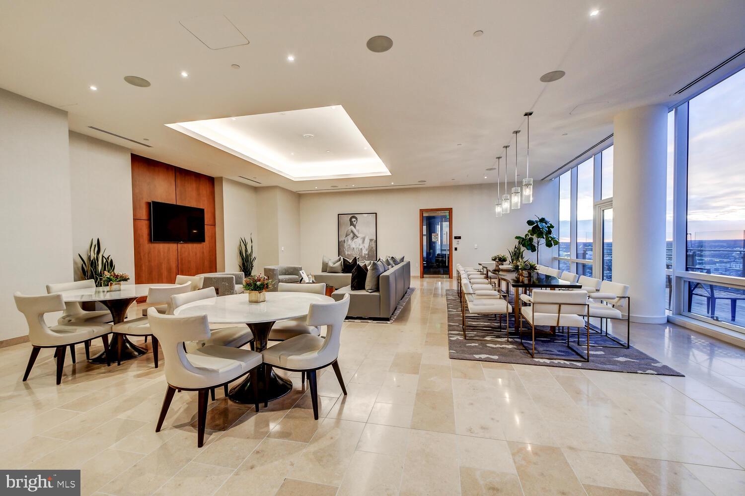 HARBOR EAST - Residential