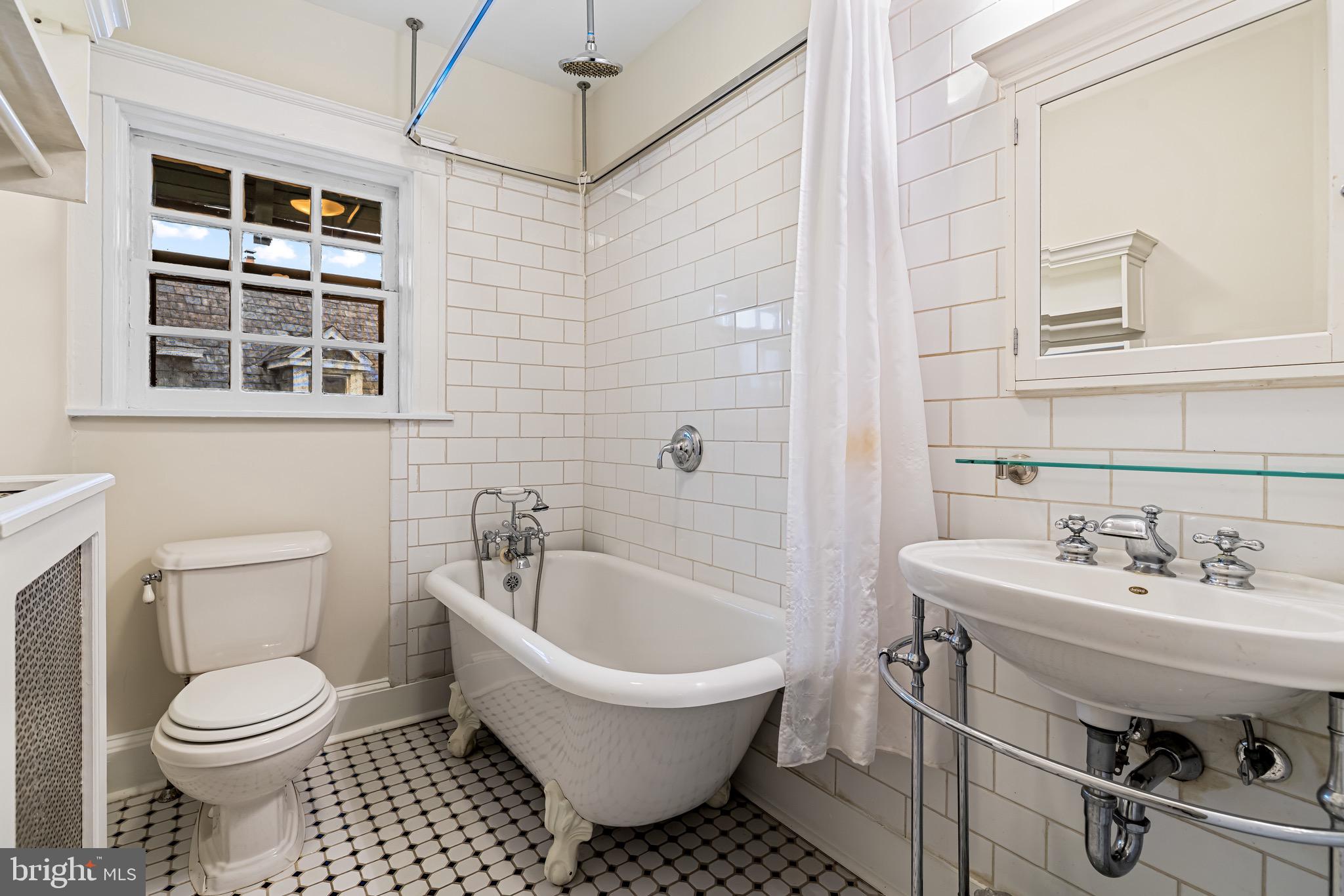 ROLAND PARK - Residential