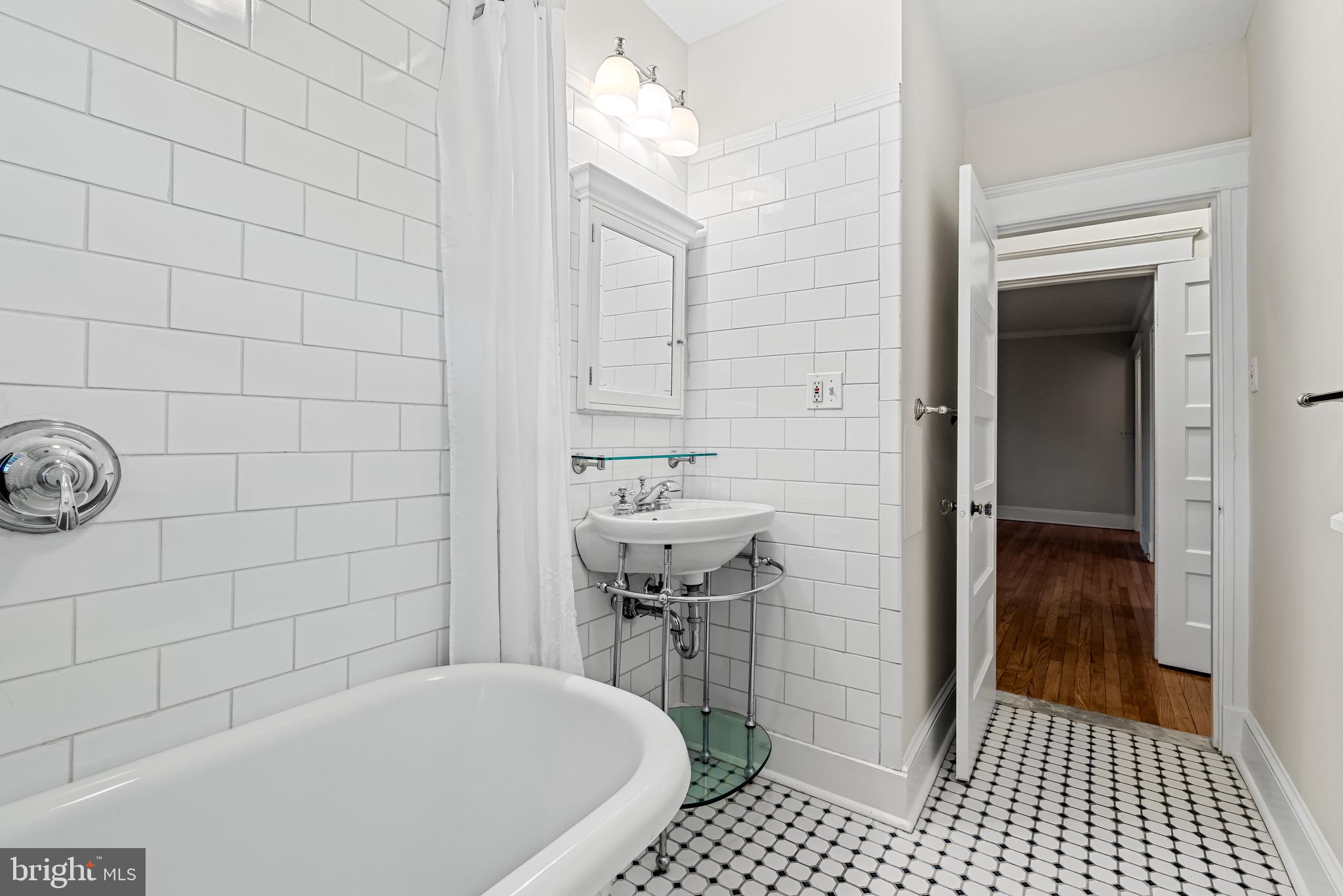 ROLAND PARK - Residential