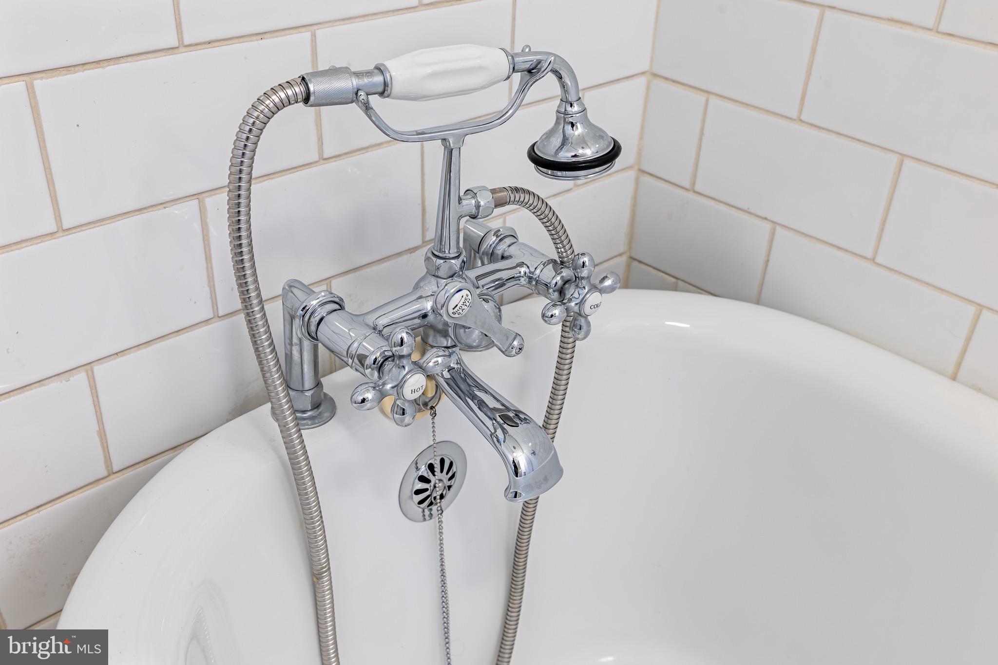 ROLAND PARK - Residential